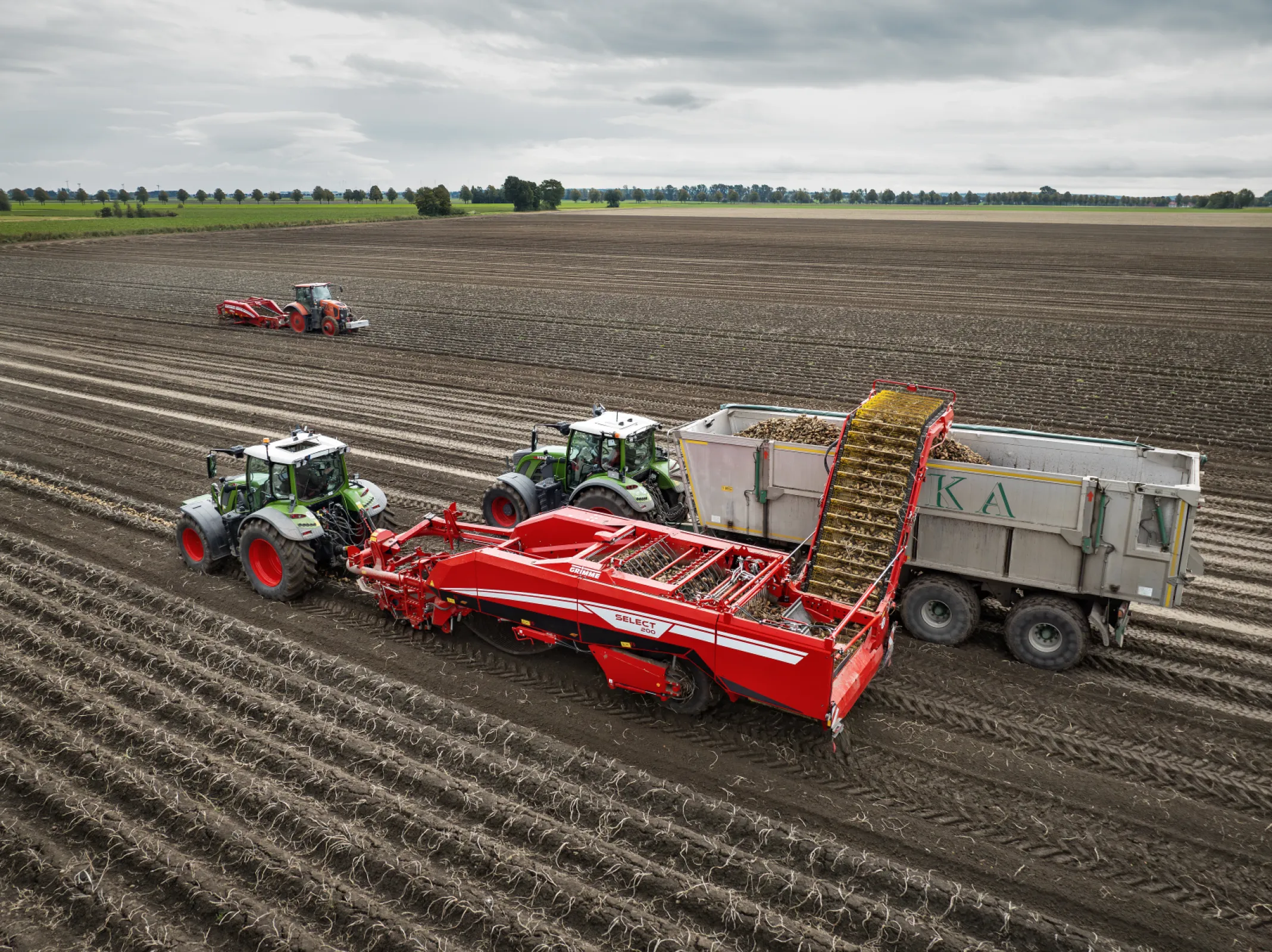 T-100DF - Single row, trailed, with cart elevator