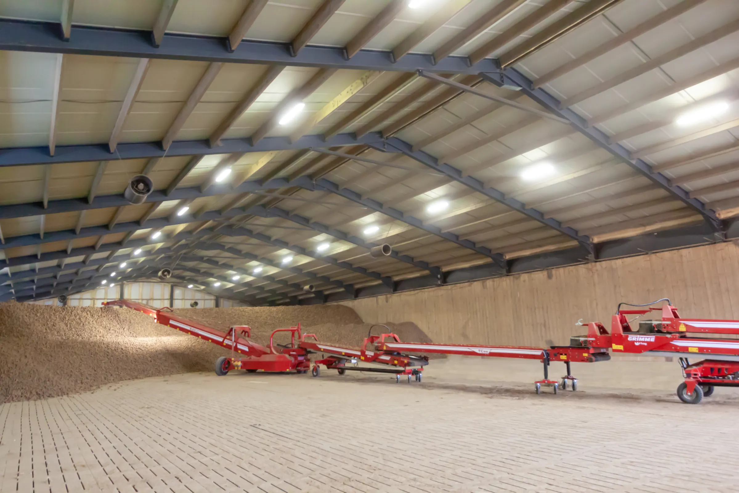 TC 816: Conveyor with variable transport length up to 16 m, belt width 80 cm