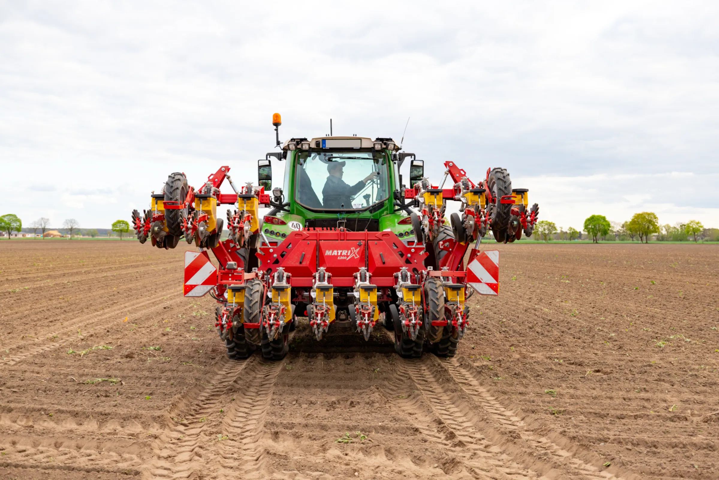 MATRIX 1200: Mechanical precision seeder