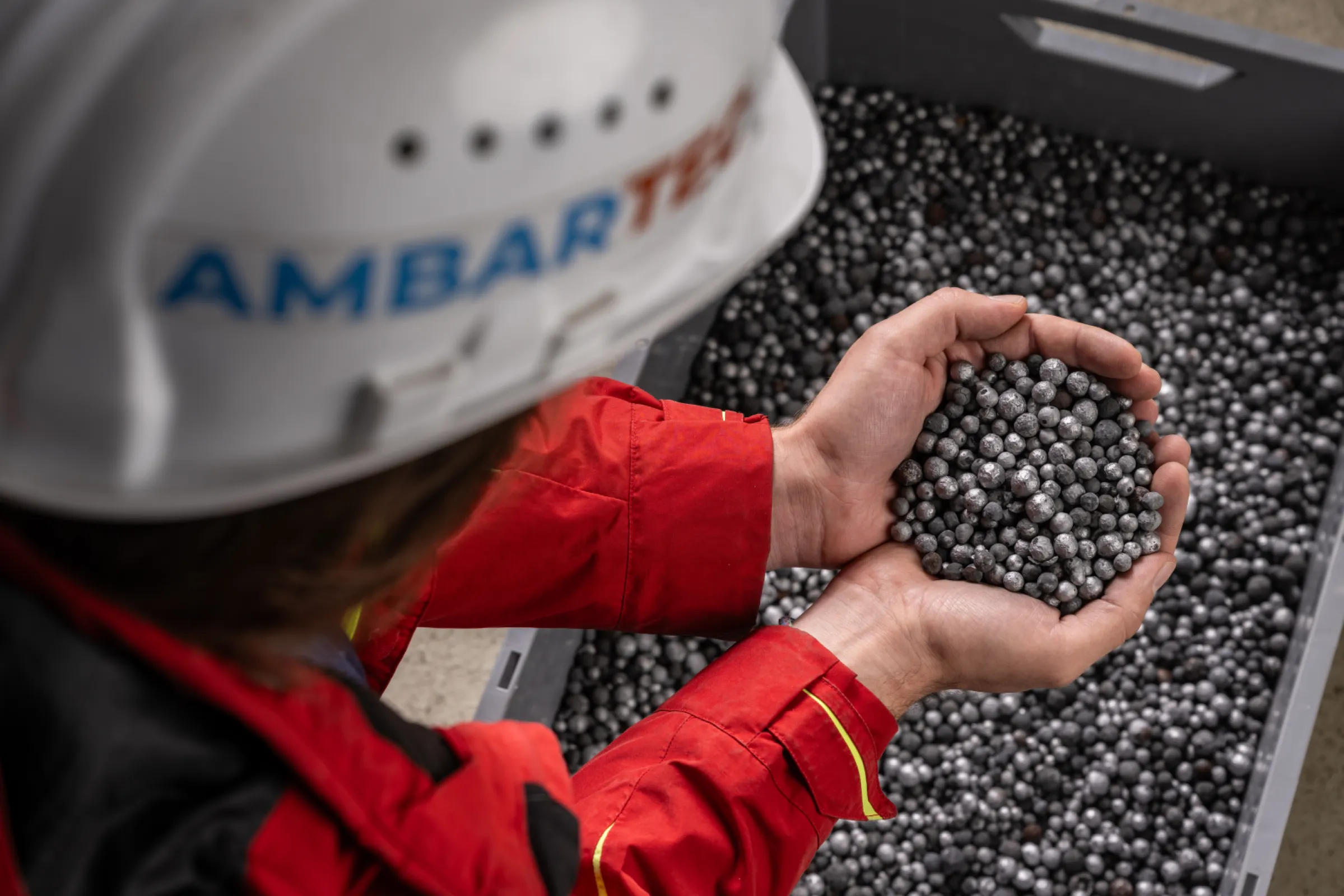 Iron oxide nuggets (grey) and iron nuggets (silver) after operational testing at AMBARtec's demonstration plant.