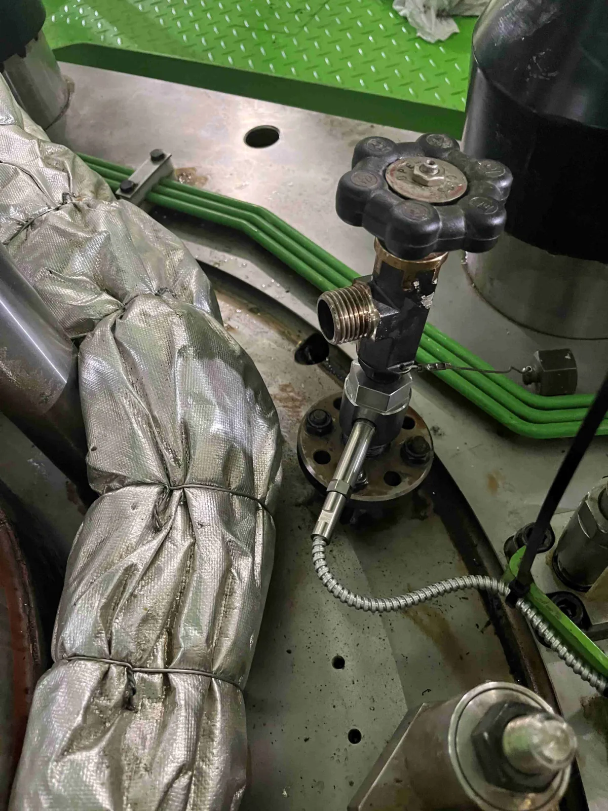 TCS-01CA-PMI sensor installed on a MAN ME two-stroke diesel engine