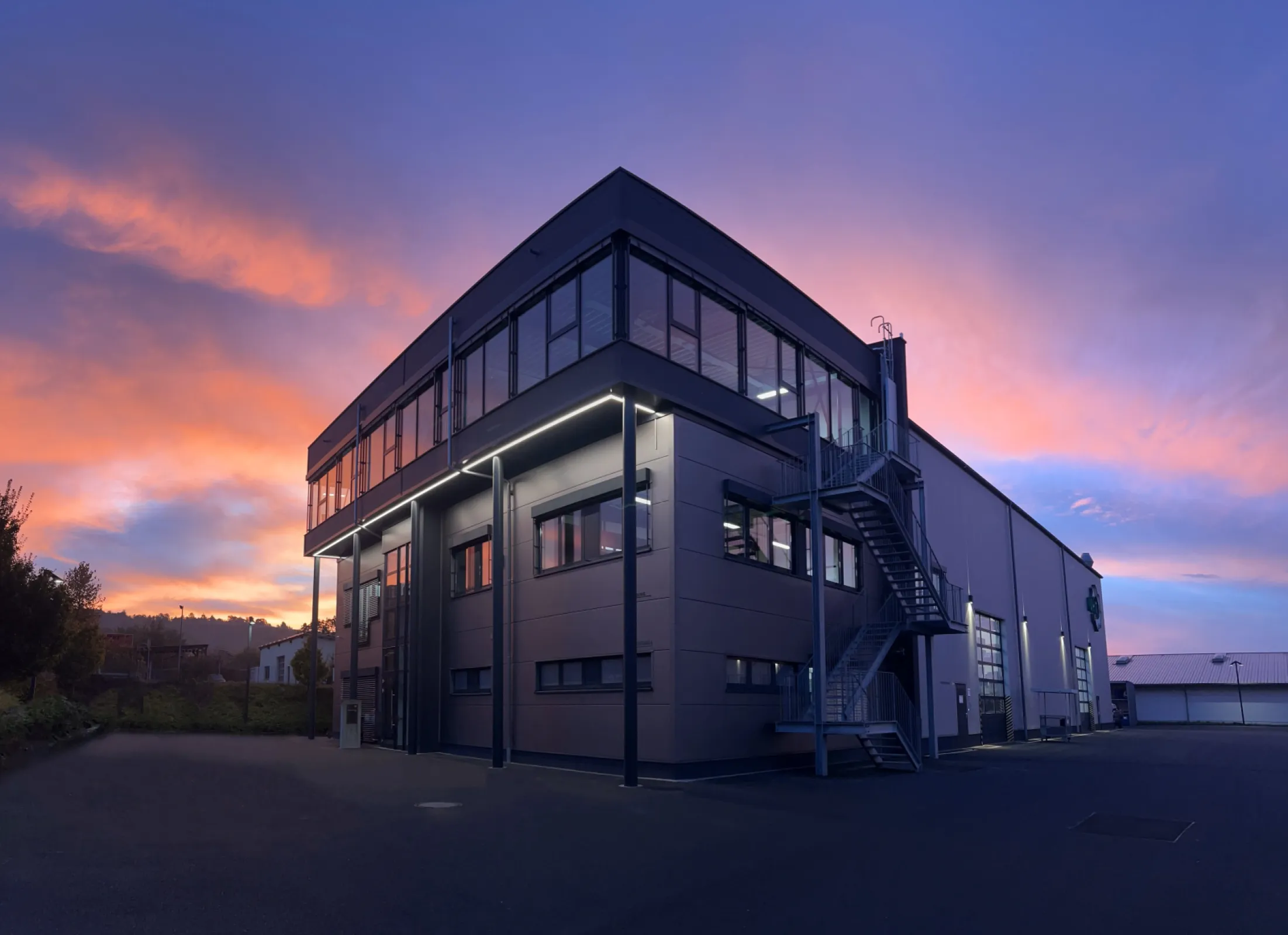 Technical building of URT