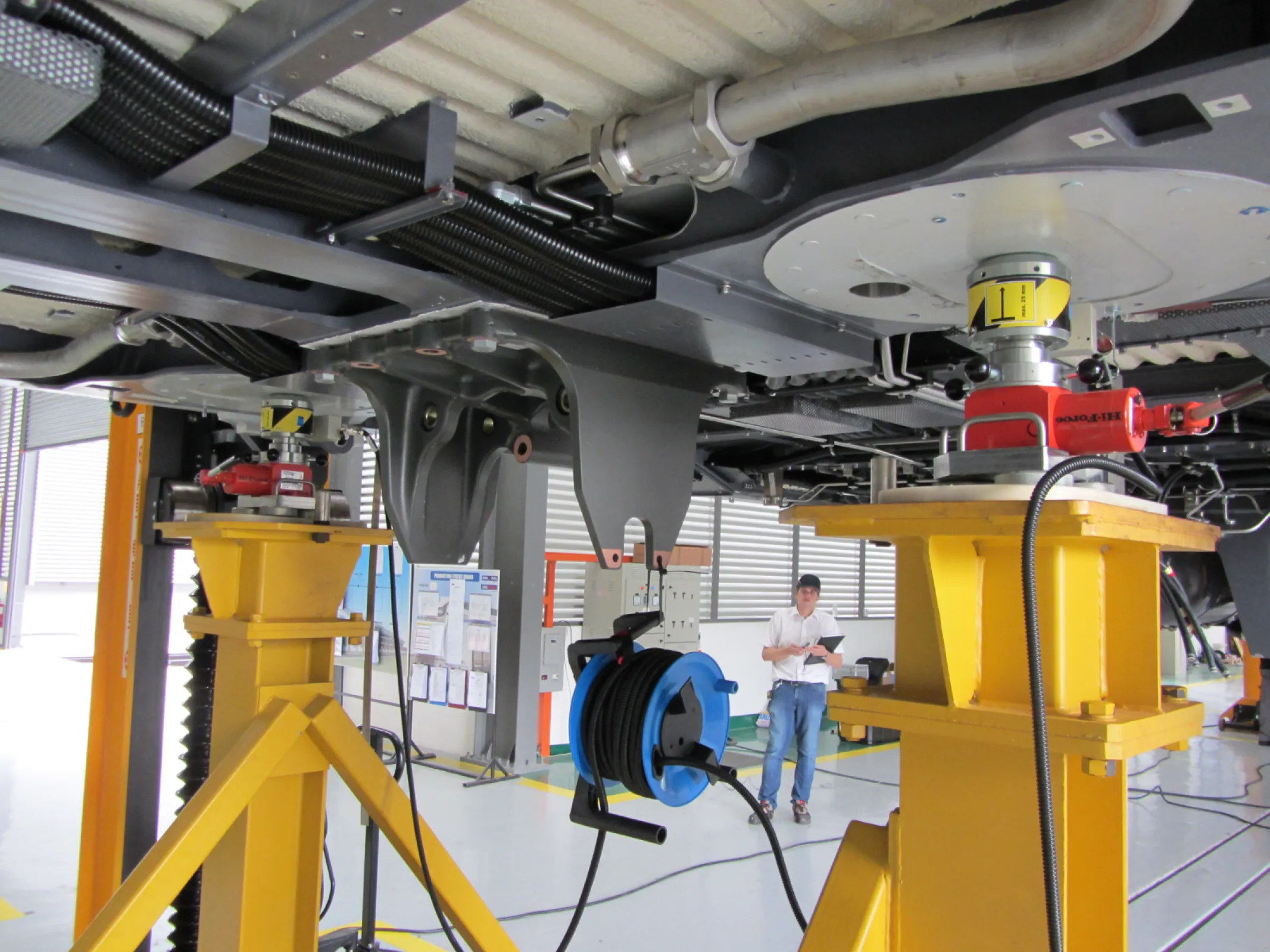 Corner force measuring system ELAS for checking the gravity center, calculation thicknesses of shims after heavy maintenance or refurbishments