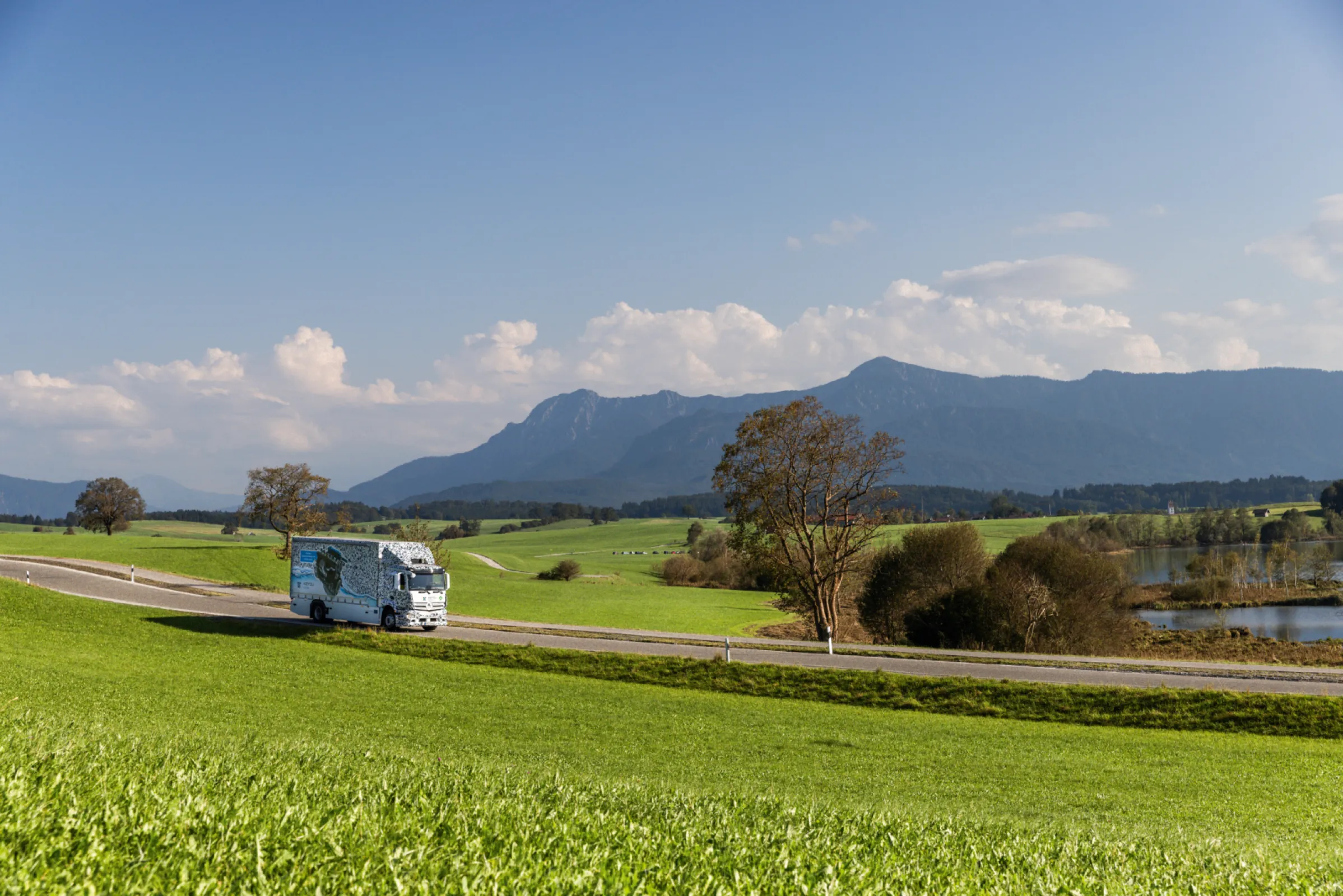 The pioneering KEYOU 18t hydrogen truck - landscape