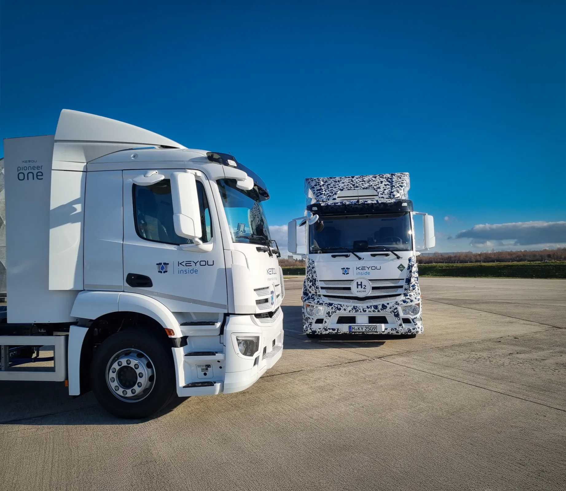 KEYOU 18t PioneerONE customer vehicle & the pioneering KEYOU 18t hydrogen truck