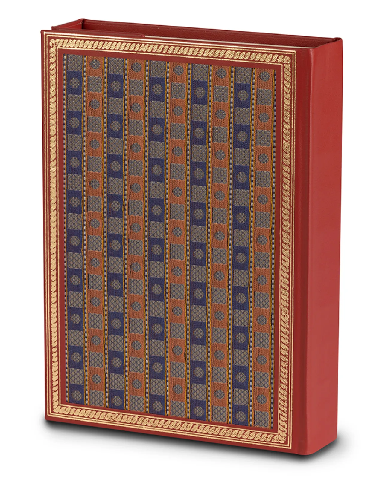 The binding of the original, made of gold-embroidered fabric with gold-stamped leather edging and a flap, has been reproduced true to the original.