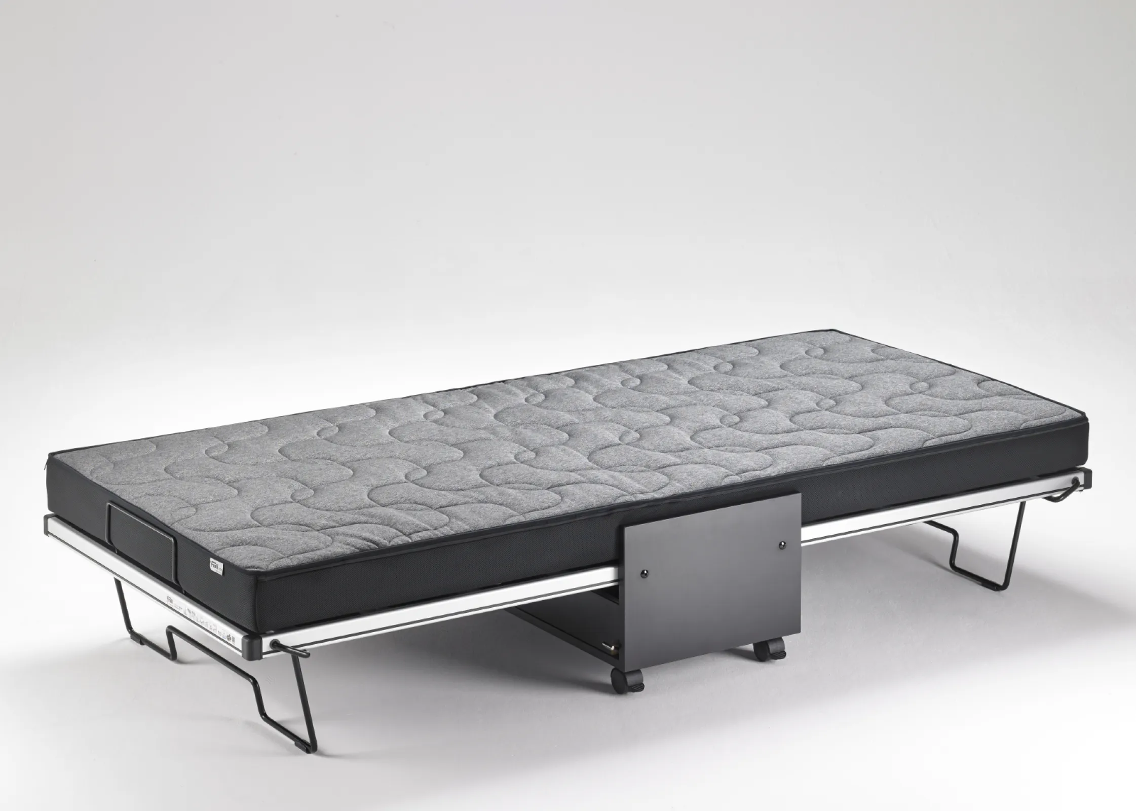 Relax + Move – Mobile Folding Bed with cold foam mattress (90x200cm) Mattress height: 12,5cm. The mattress cover is washable up to 30°C and has been tested for harmful substances in accordance with OEKO-TEX® Standard 100, Baby Class 1. It is free from PCP and CFCs and is ecologically and physiologically harmless. • With integrated comfort lamellae thats provide noticeable pressure relief and healthy ventilation. Relax + Move – Mobile Folding Bed with cold foam mattress (90x200cm) Mattress height: 12,5cm. The mattress cover is washable up to 30°C and has been tested for harmful substances in accordance with OEKO-TEX® Standard 100, Baby Class 1. It is free from PCP and CFCs and is ecologically and physiologically harmless. • With integrated comfort lamellae thats provide noticeable pressure relief and healthy ventilation.