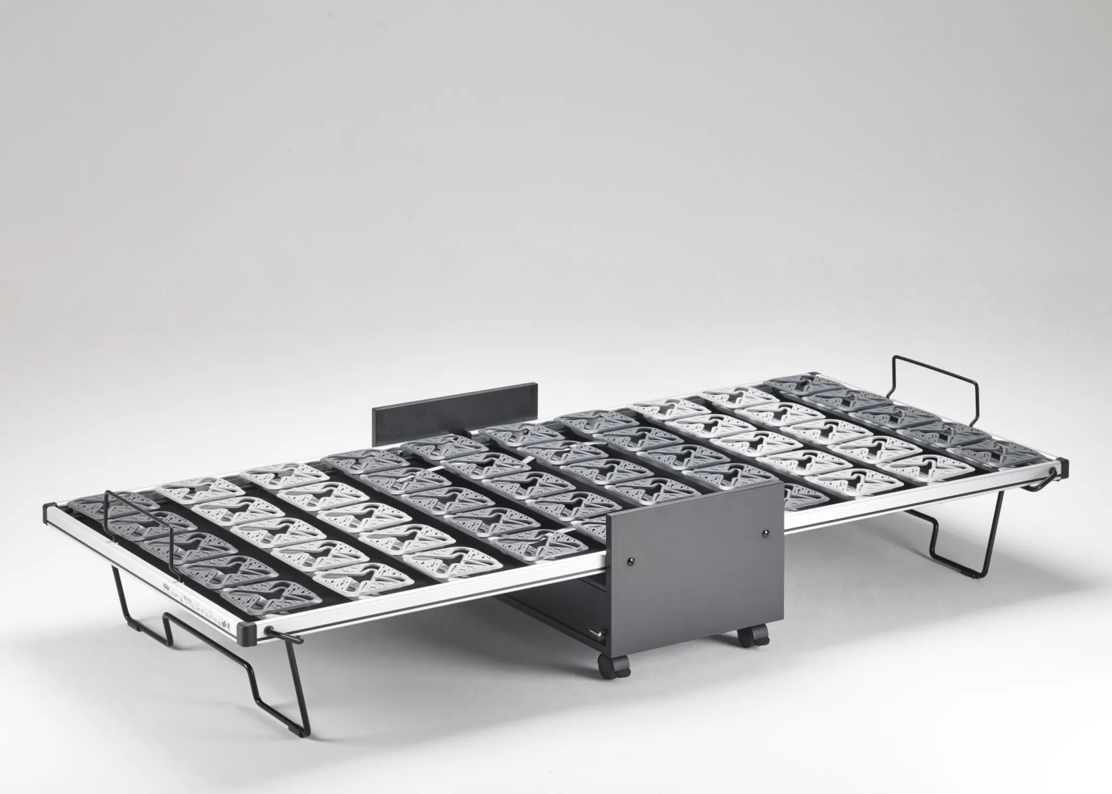 Relax + Move – Mobile Folding Bed - SUSPENSION • Integrated Froli support system • Point-elastic spring elements • Adjustable firmness levels • Ergonomic pressure relief • Promotes a healthy sleeping position