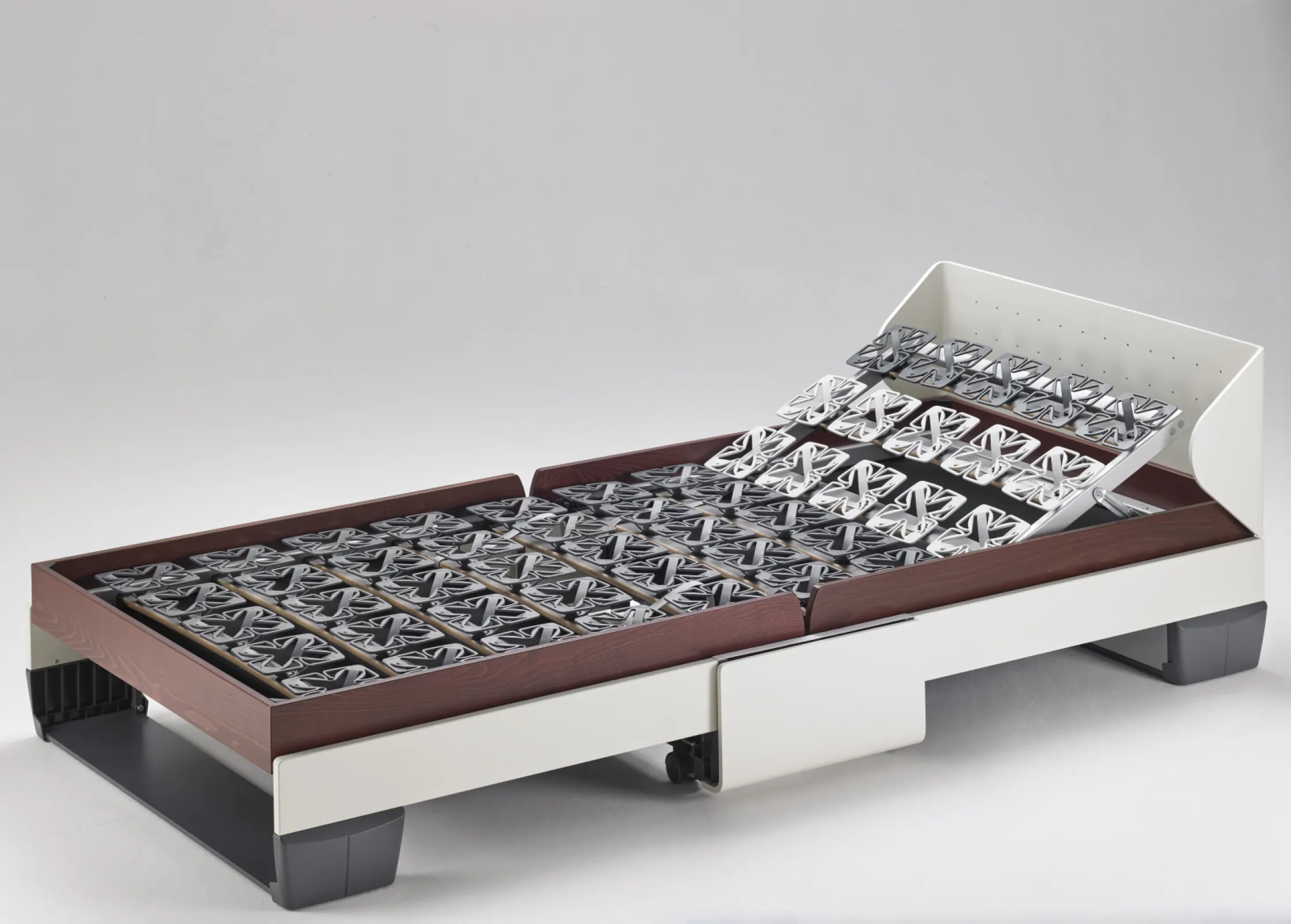 Relax + Fold – Premium Folding Bed - FROLI SYSTEM SUSPENSION • Bed system with pressure-relieving plastic spring elements and 4 different zones of firmness (headzone, soft shoulder zone, optional tension units to support the spine at the lower back, feet zone) • Provides ideal point-for-point support for the contours of the body and correct orthopaedic posture of the spinal column • With height adjustment for the head: 5-fold adjustment: 14°, 17°, 20°, 23°, 26° • Underside: Covering made of breathable woven fabric (removable for cleaning) Relax + Fold – Premium Folding Bed - FROLI SYSTEM SUSPENSION • Bed system with pressure-relieving plastic spring elements and 4 different zones of firmness (headzone, soft shoulder zone, optional tension units to support the spine at the lower back, feet zone) • Provides ideal point-for-point support for the contours of the body and correct orthopaedic posture of the spinal column • With height adjustment for the head: 5-fold adjustment: 14°, 17°, 20°, 23°, 26° • Underside: Covering made of breathable woven fabric (removable for cleaning)