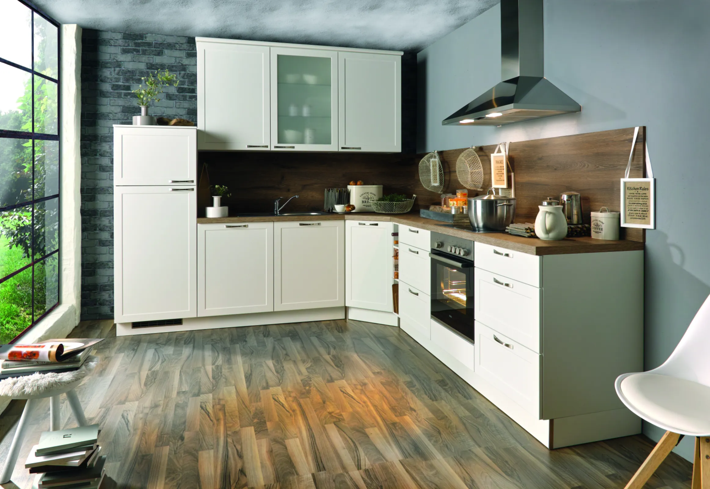 Classic Shaker doors with pelmet and cornice