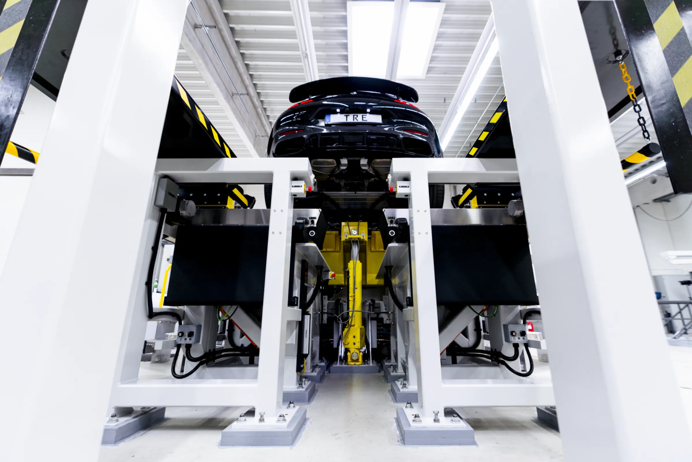 AMG GT Sports car on MTS SPMM+ K&C test rig