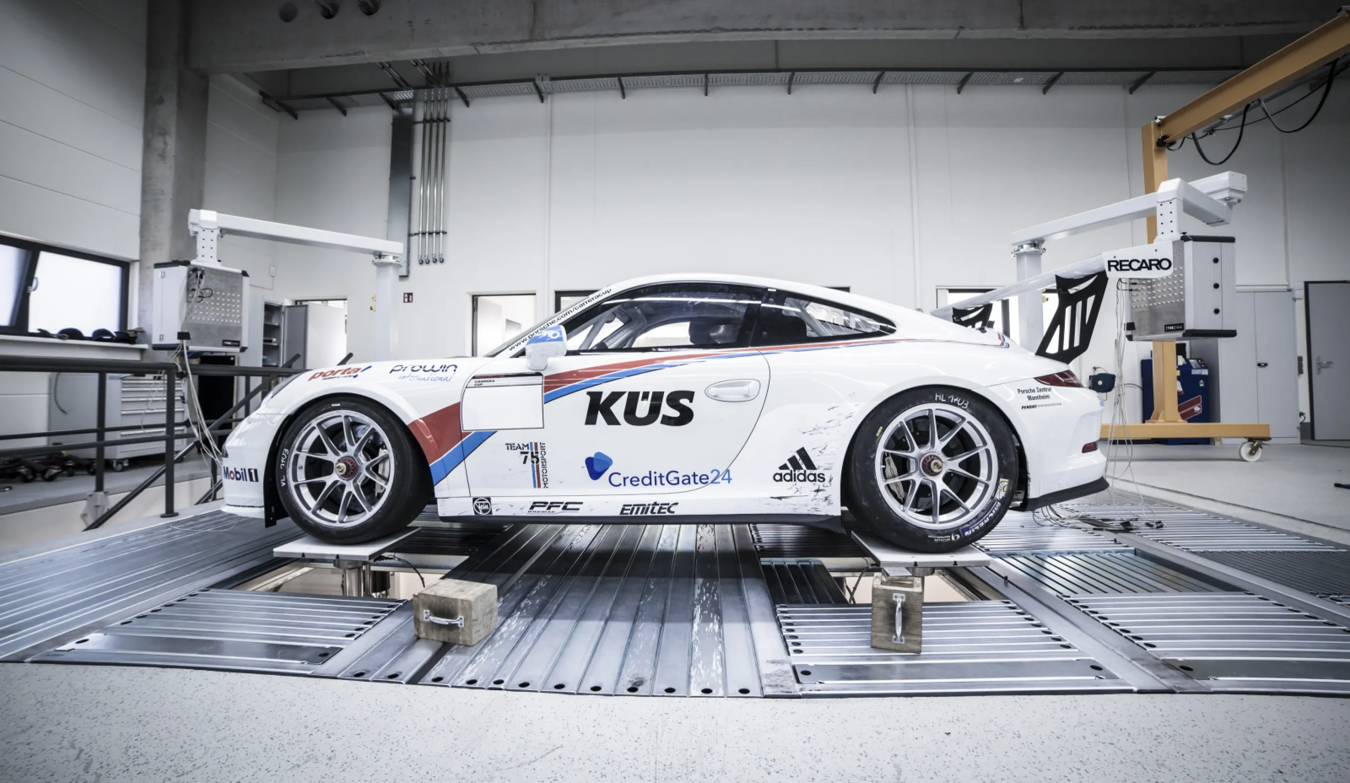 Porsche 911 race car on 7-Poster test rig