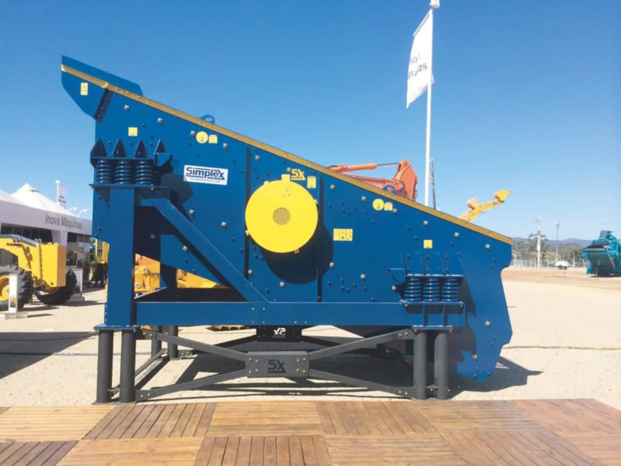 Vibration monitoring of screens / feeders