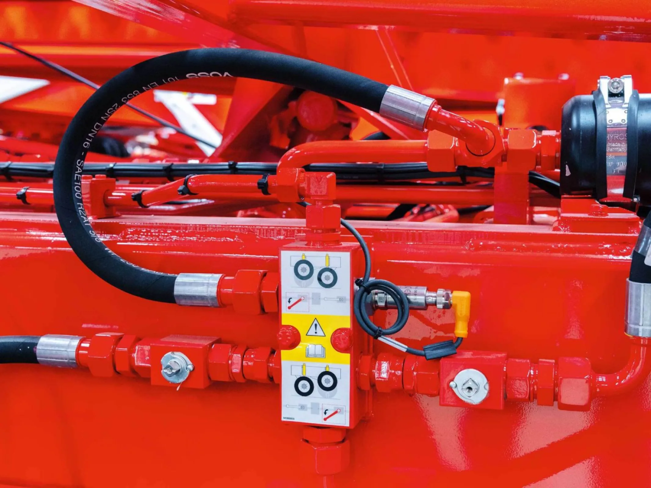 The pressure transmitter monitors the hydraulic system that lowers or raises the auxiliary shaft.