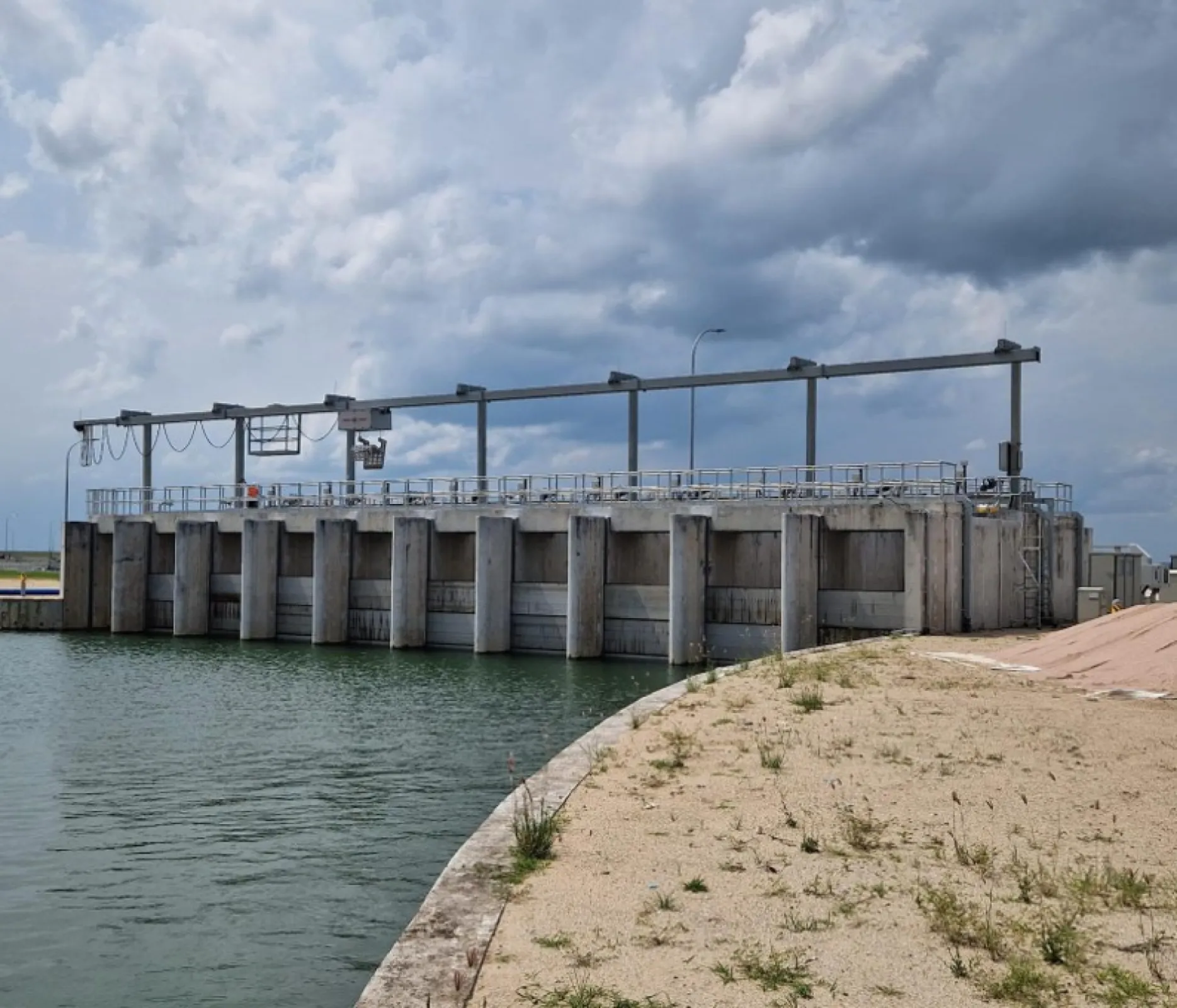 Penstock, Stoplog, Trash rack Cleaning Machine for Polder or flood mitigation