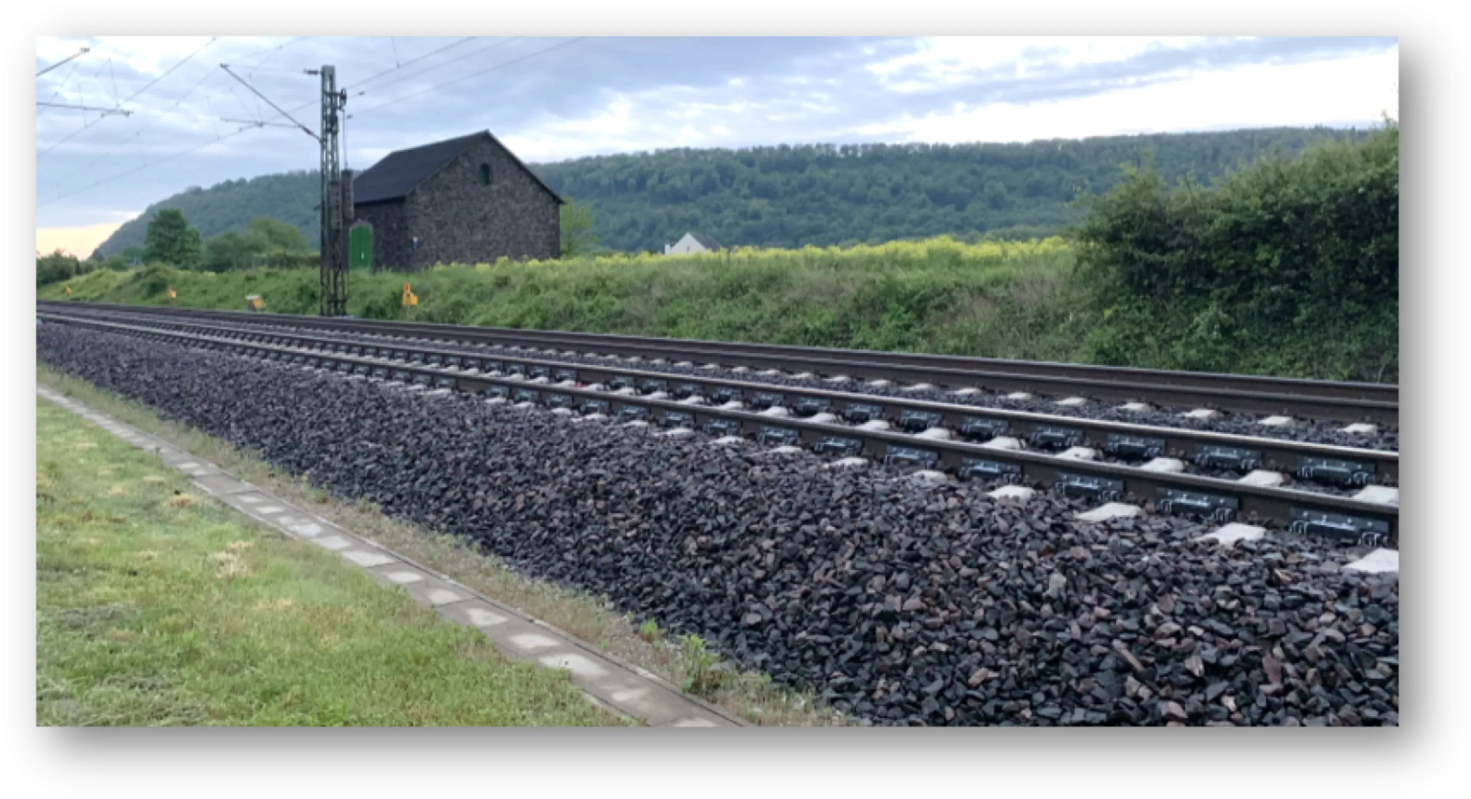Landscape without noise screen but with rail dampers