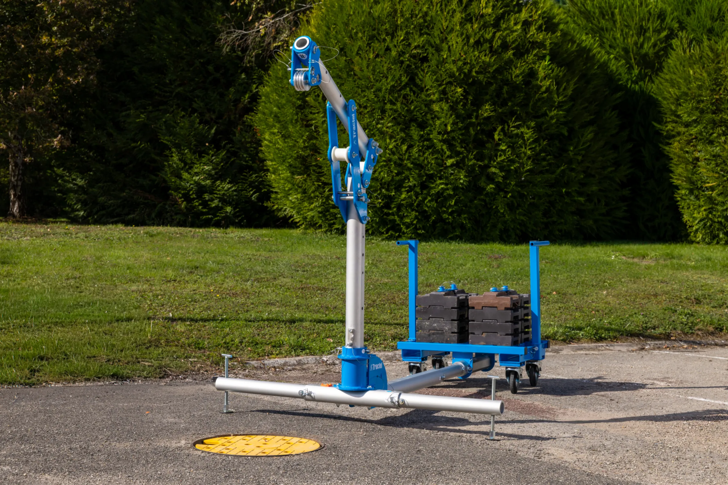 Davitrac with counterweight base