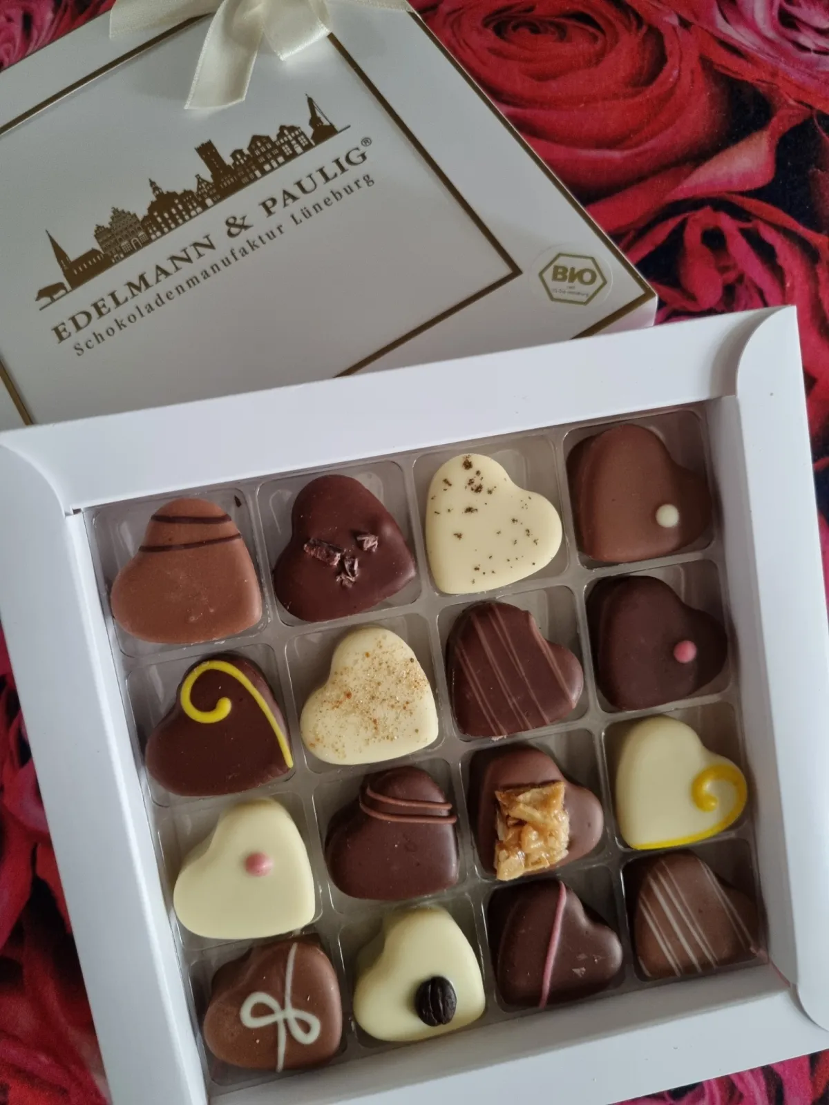 Organic filled chocolates hearts