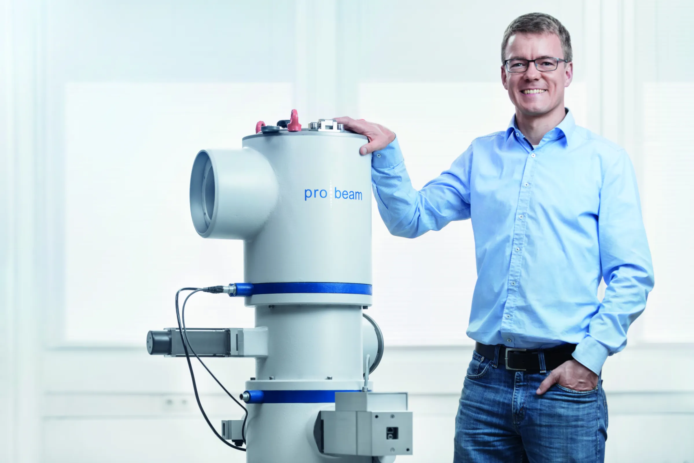 Electron beam generator