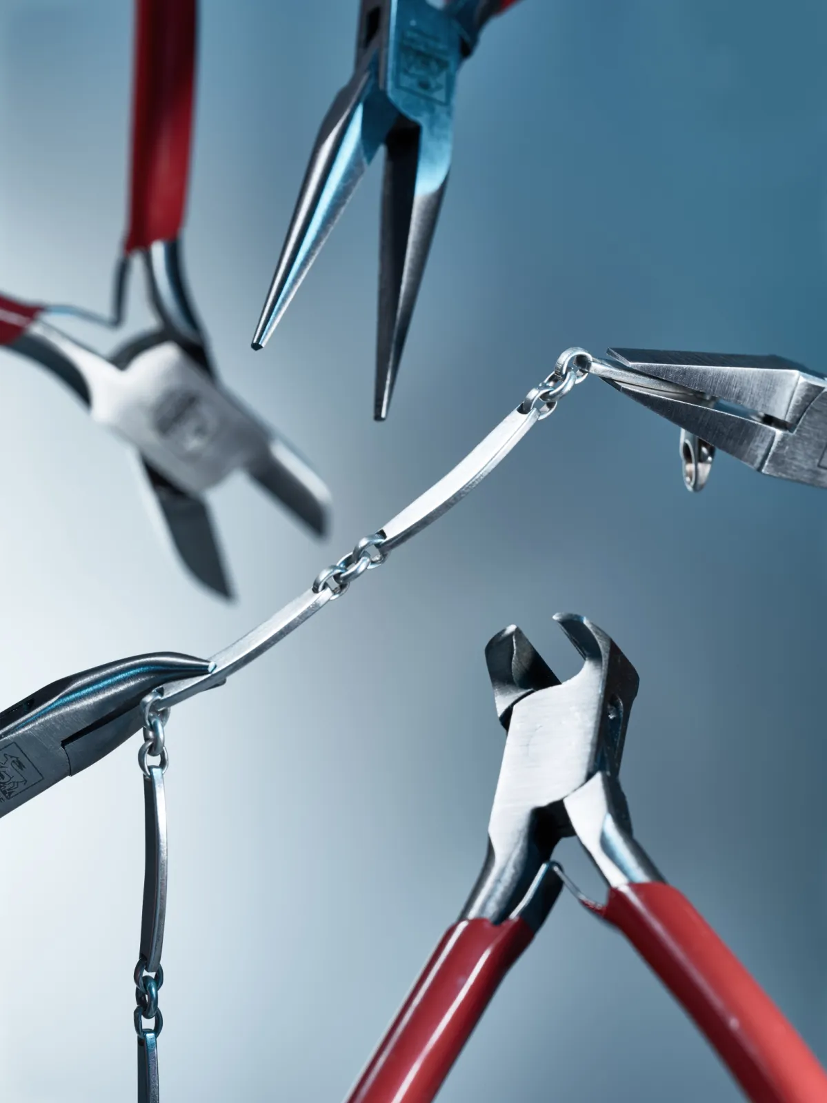 ANTILOPE Jewellery Pliers – Made in Germany Engineered for fine assembly: precise tips grip, bend and align delicate chains and components. Durable construction ensures consistent control in every detailed jewellery operation.