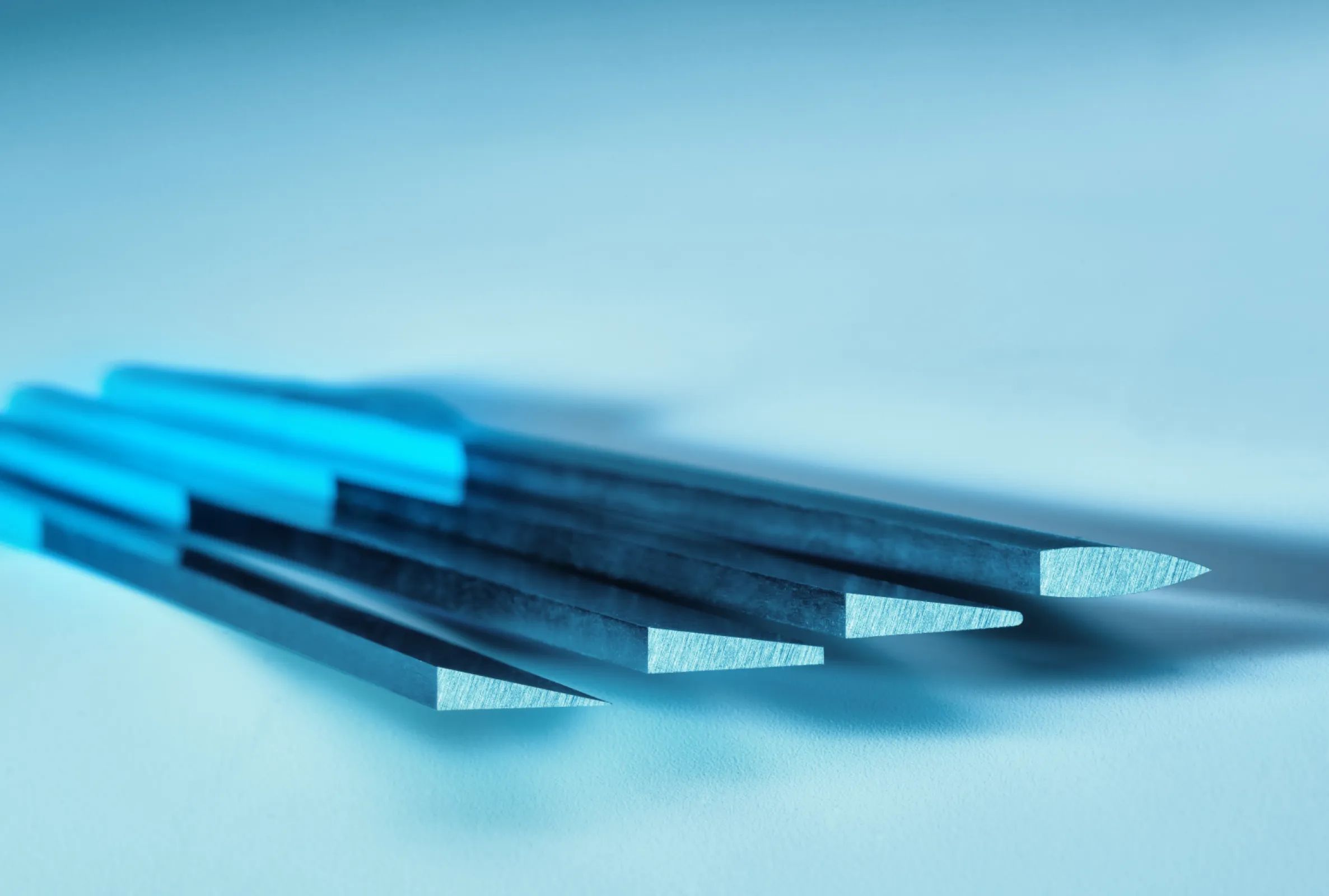 Close-up of NIQUA engraving tools: sharply ground cutting faces and clearly defined geometries highlight superior edge quality and precision—ideal for controlled, fine engraving and detailed surface work.