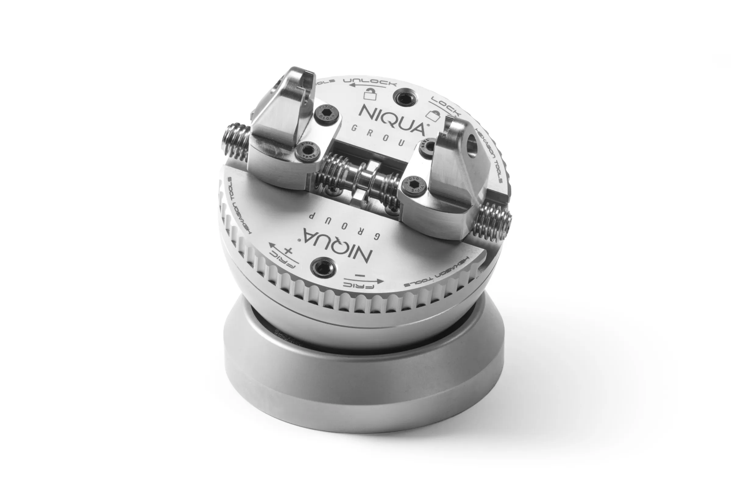 Fitted with a precision ring clamping system, enabling firm and safe holding of rings for accurate stone setting.