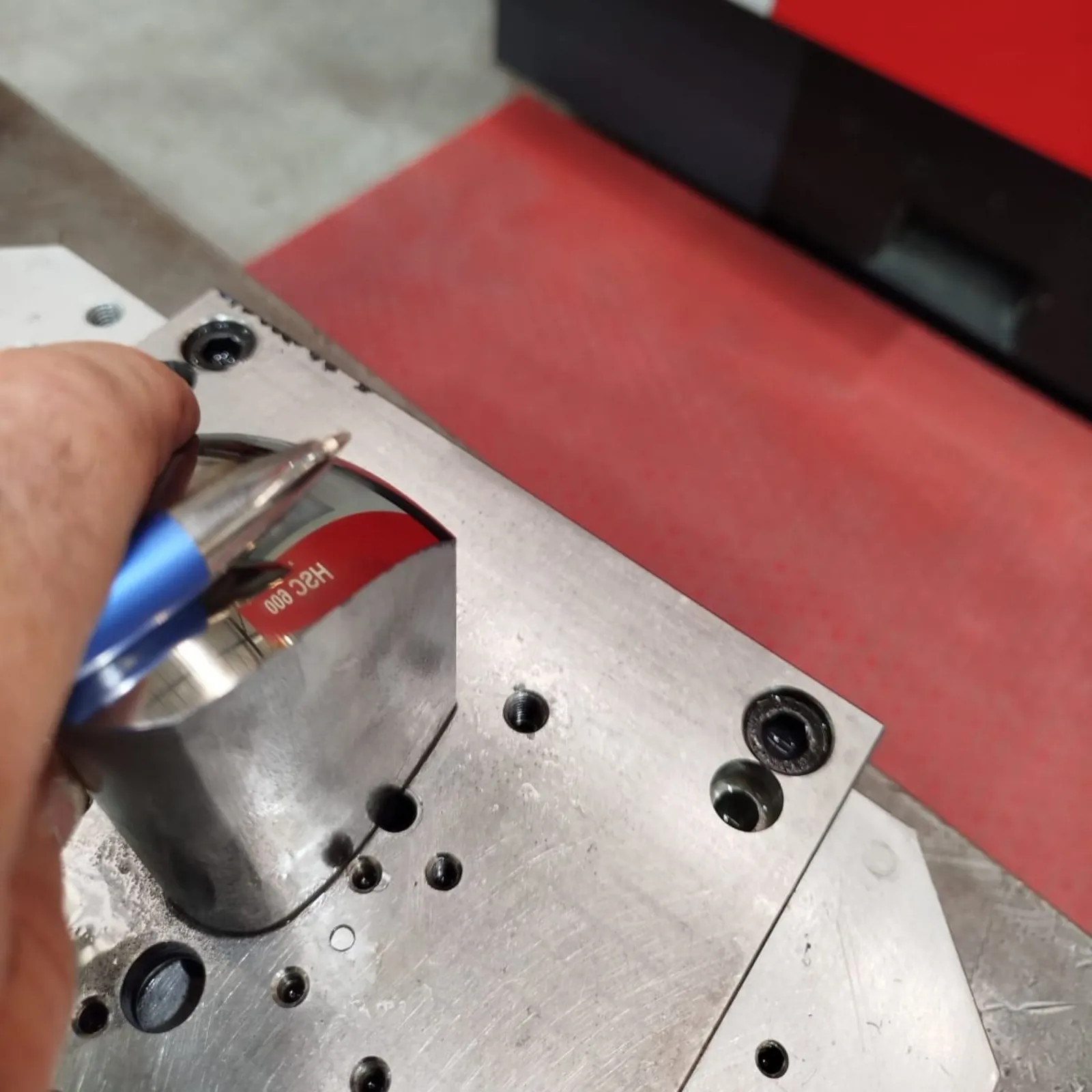 ABSOLUT PRECISION AND EXCELLENT QUALITY MACHINING WORK PIECE IN OUR HIGH SPEED CUTTING CENTRE HSC600