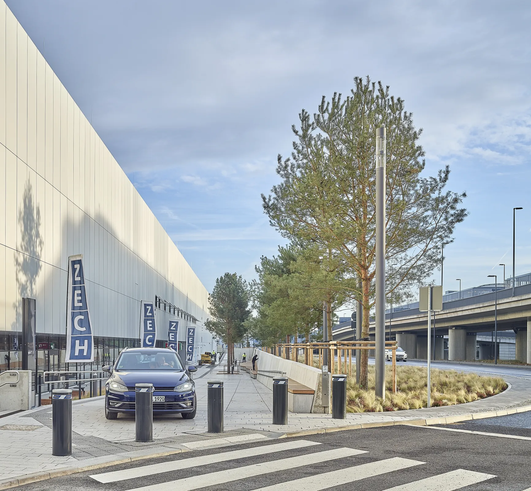 Electromechanical high  security bollards made of steel