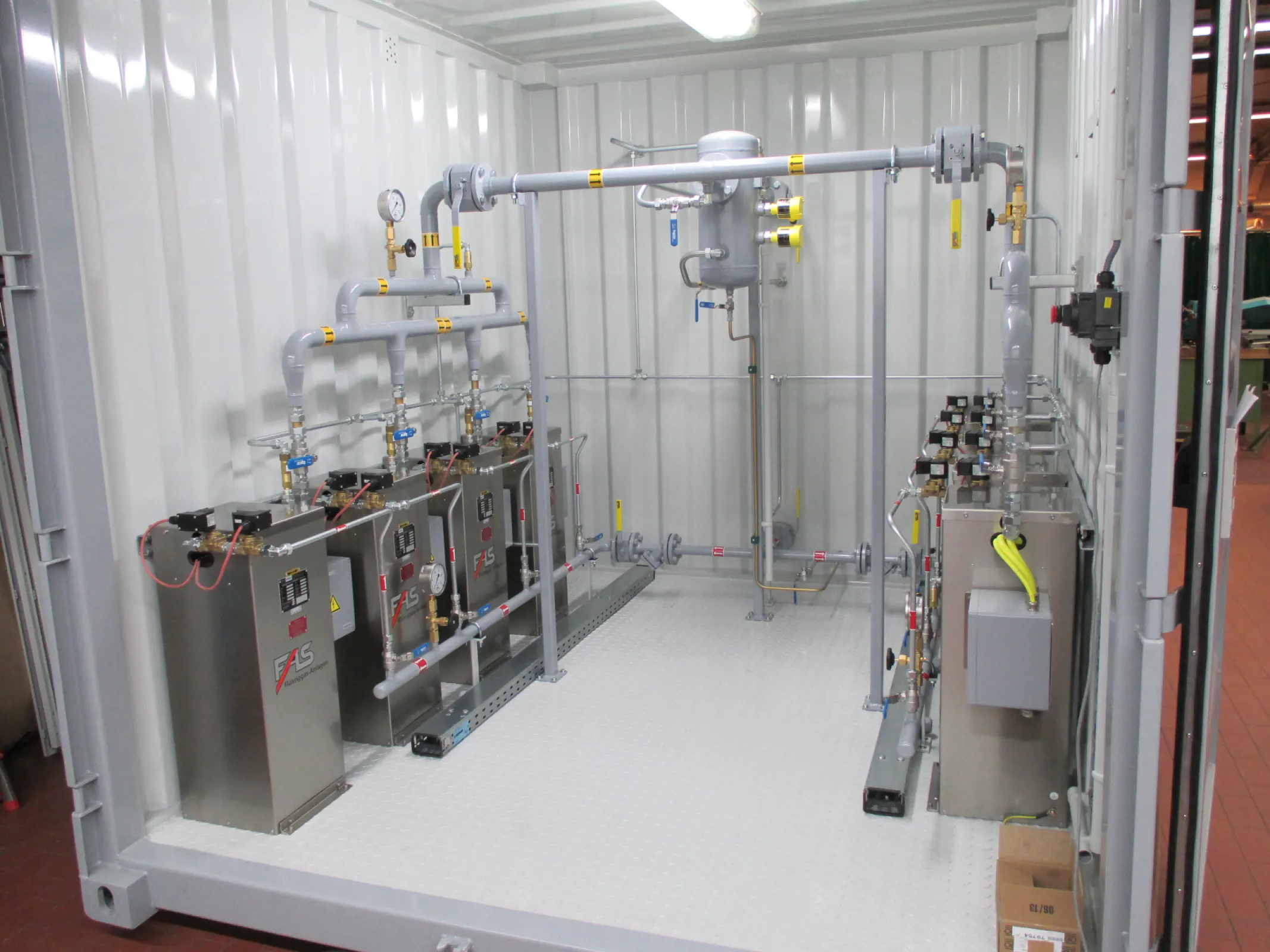 Vaporizer system FAS 2000 in container with a total capacity of 1250 kg/h