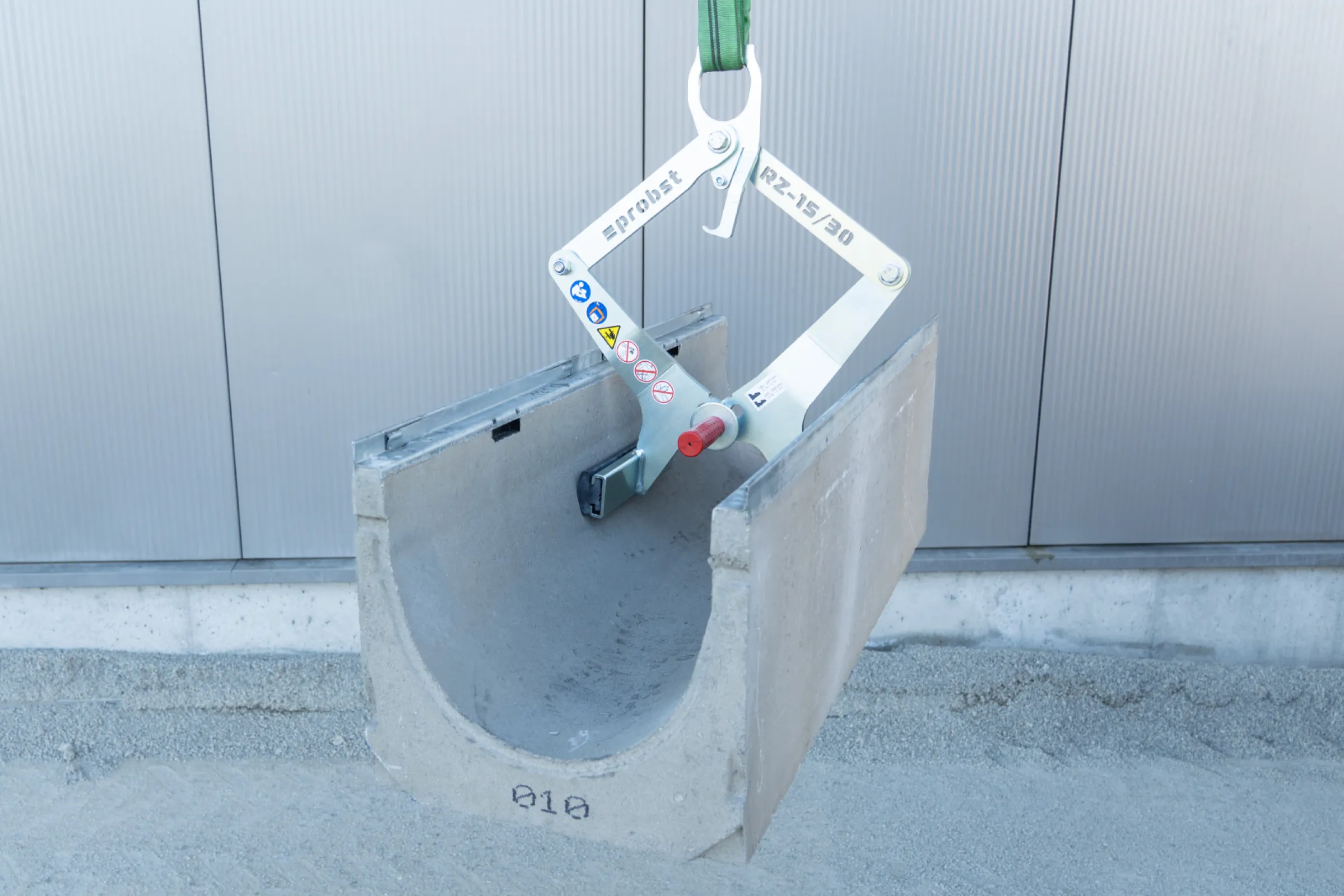 RZ-15/30 Channel Clamp - Securely grip, align, and install drainage channels and cable ducts.