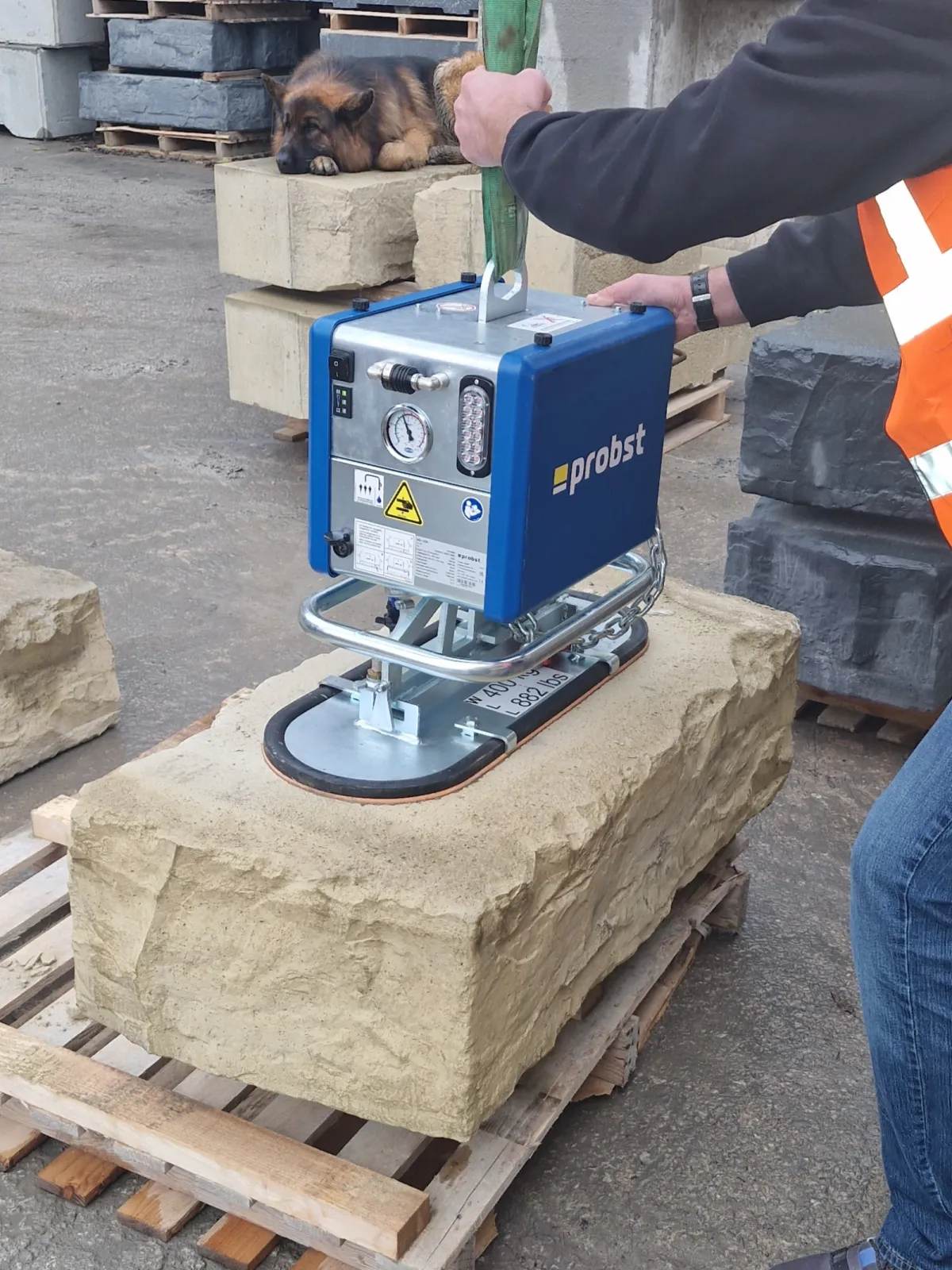 STONEMAGNET SM Vacuum Lifting Device - Powerful, battery-operated vacuum lifting device for suction-tight stone slabs, concrete elements or steps.