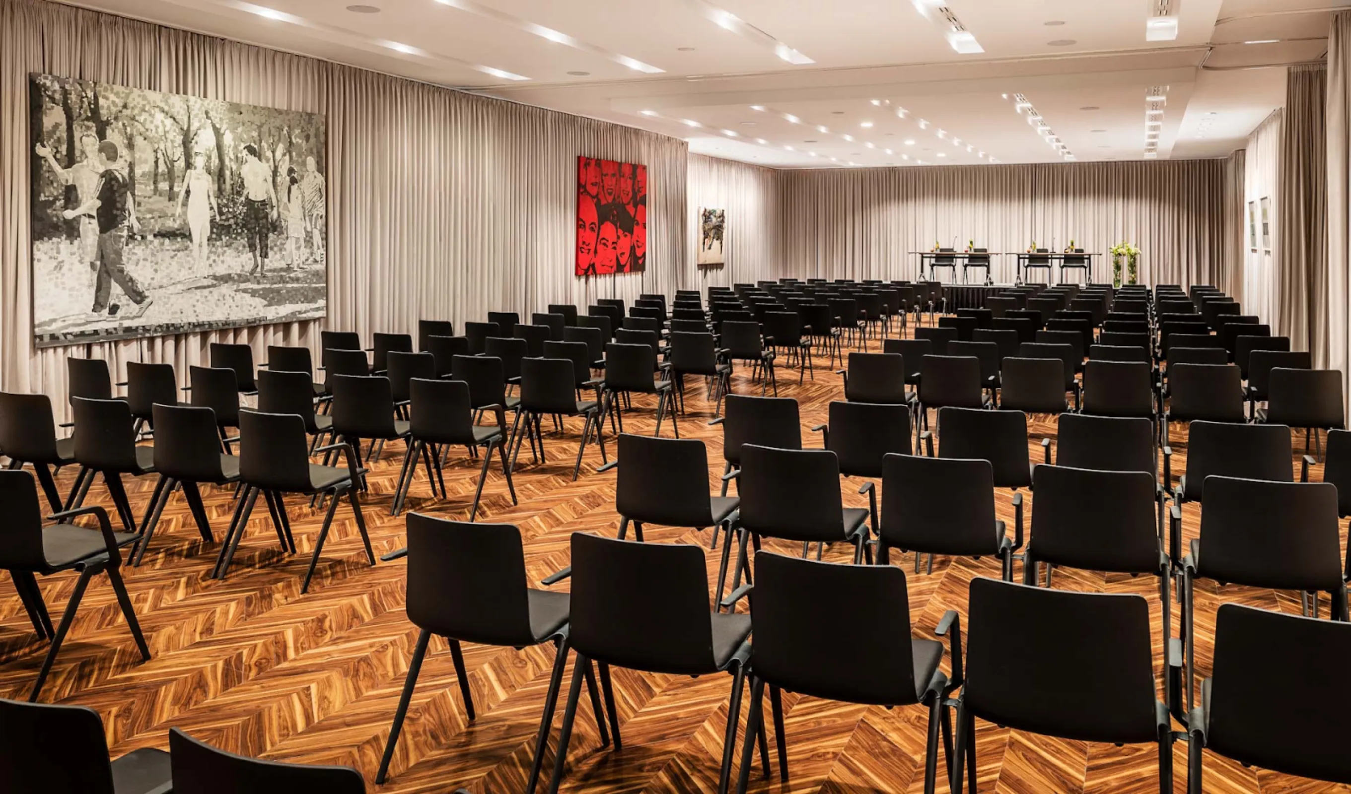 Le Méridien Vienna - Flaming Red meeting room for up to 300 pax