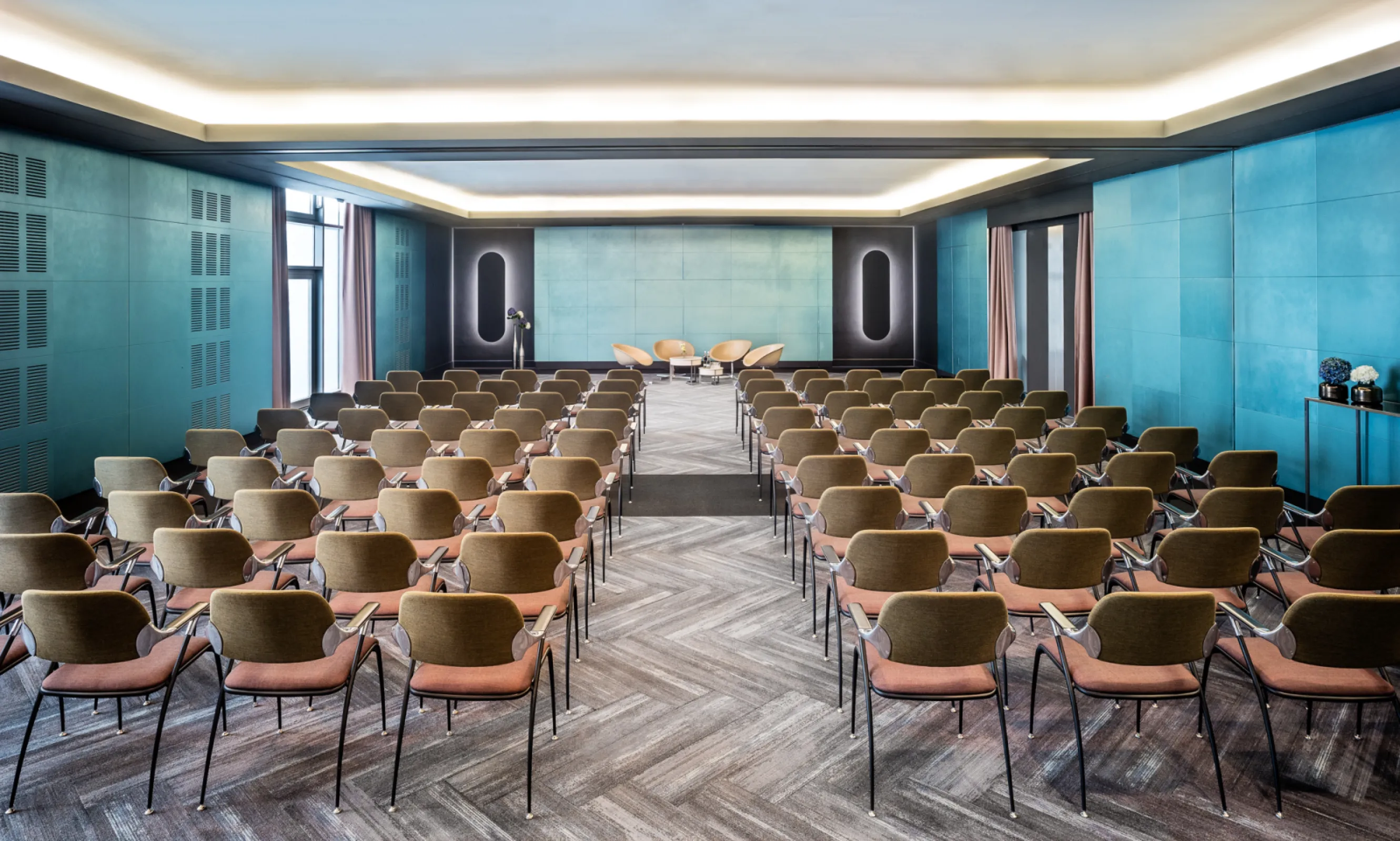 Le Méridien Munich - ISAR meeting room for up to 140 pax