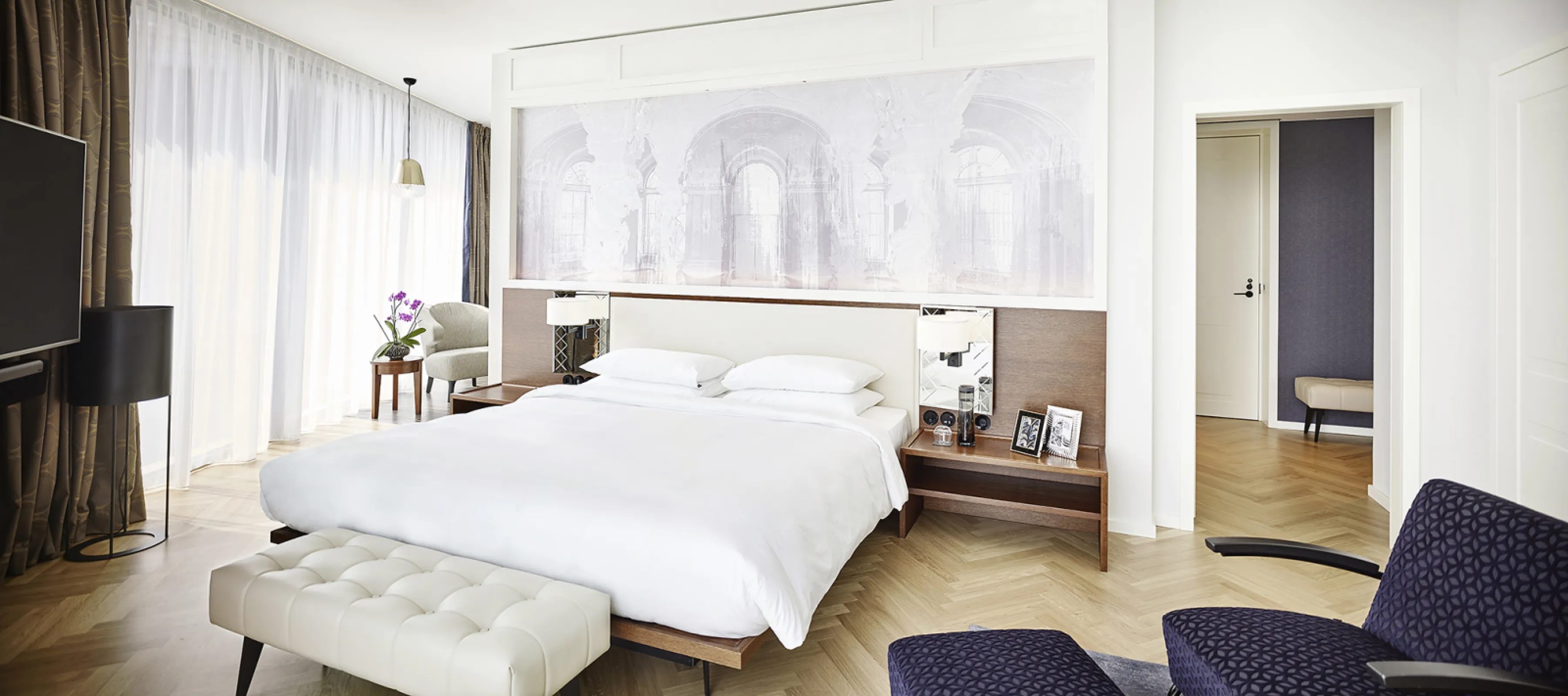 Hyatt Regency Vienna - Executive Suite bedroom (separate bedroom and living room)