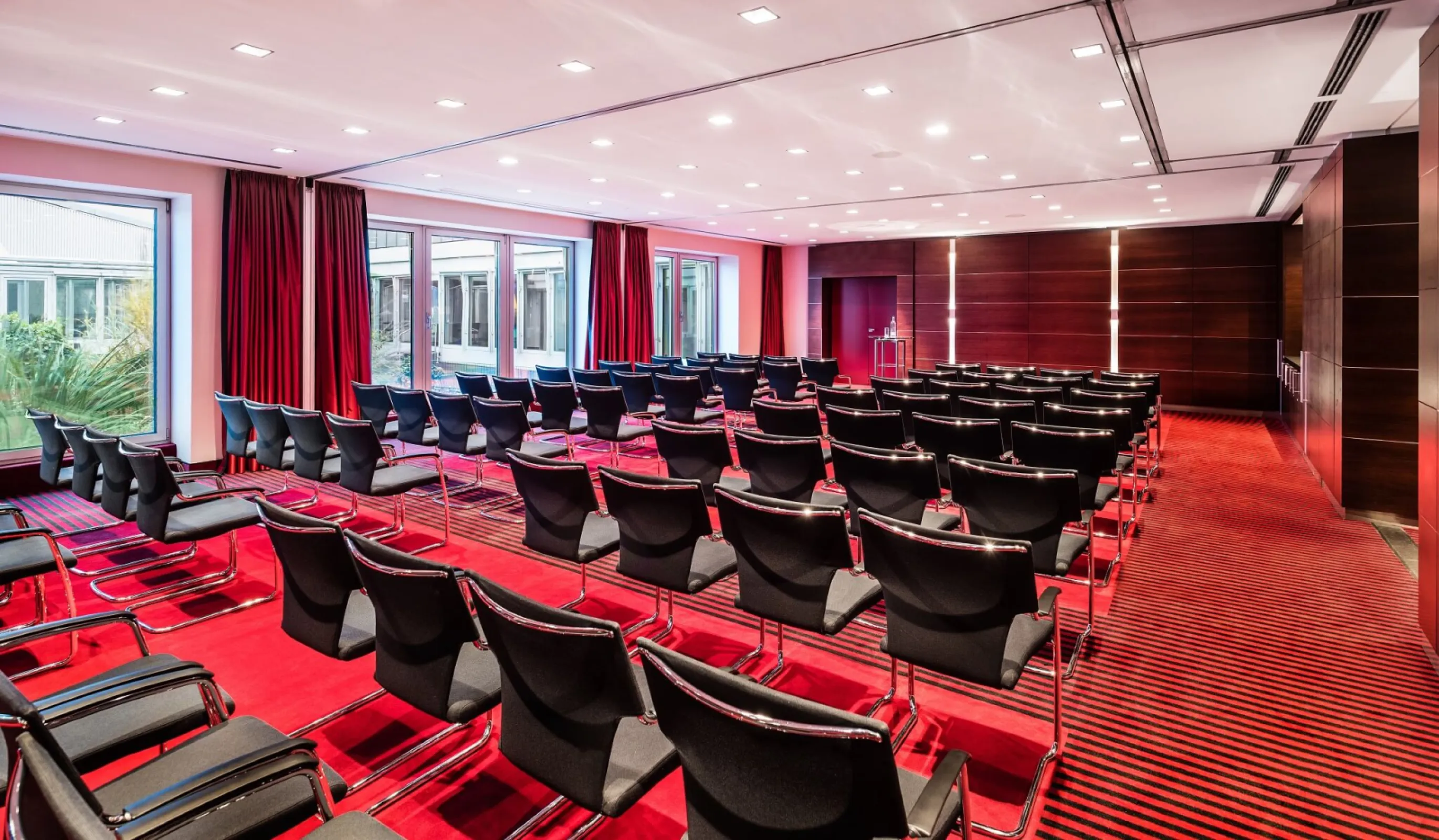 Sheraton Duesseldorf - Meetingroom Zeppelin for up to 100 pax