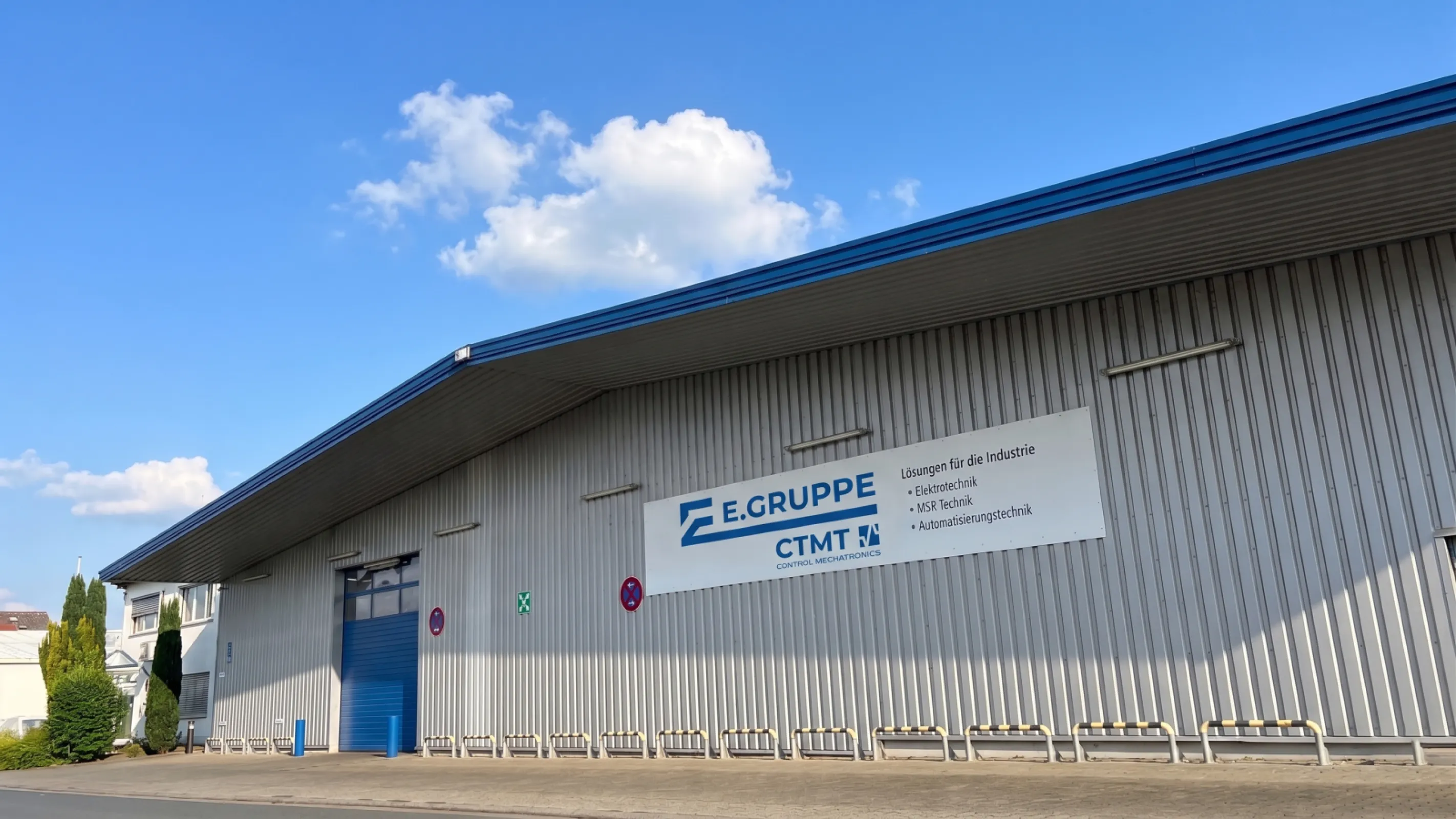 Exterior view of the production facility, showcasing modern infrastructure for control panel manufacturing, assembly and logistics – enabling efficient workflows and scalable project execution.