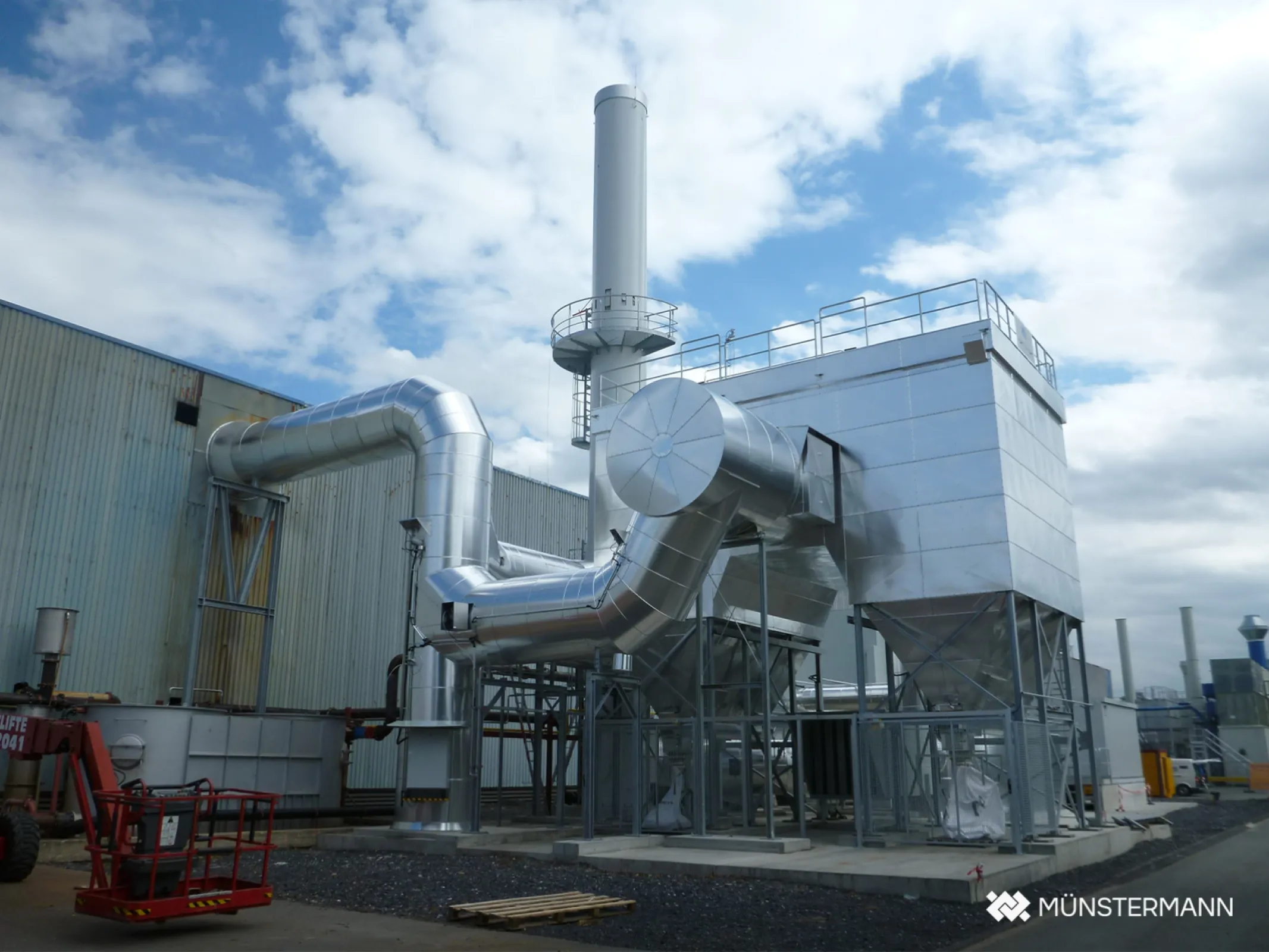 Bag filter for dedusting industrial processes Bag filter for dedusting industrial processes