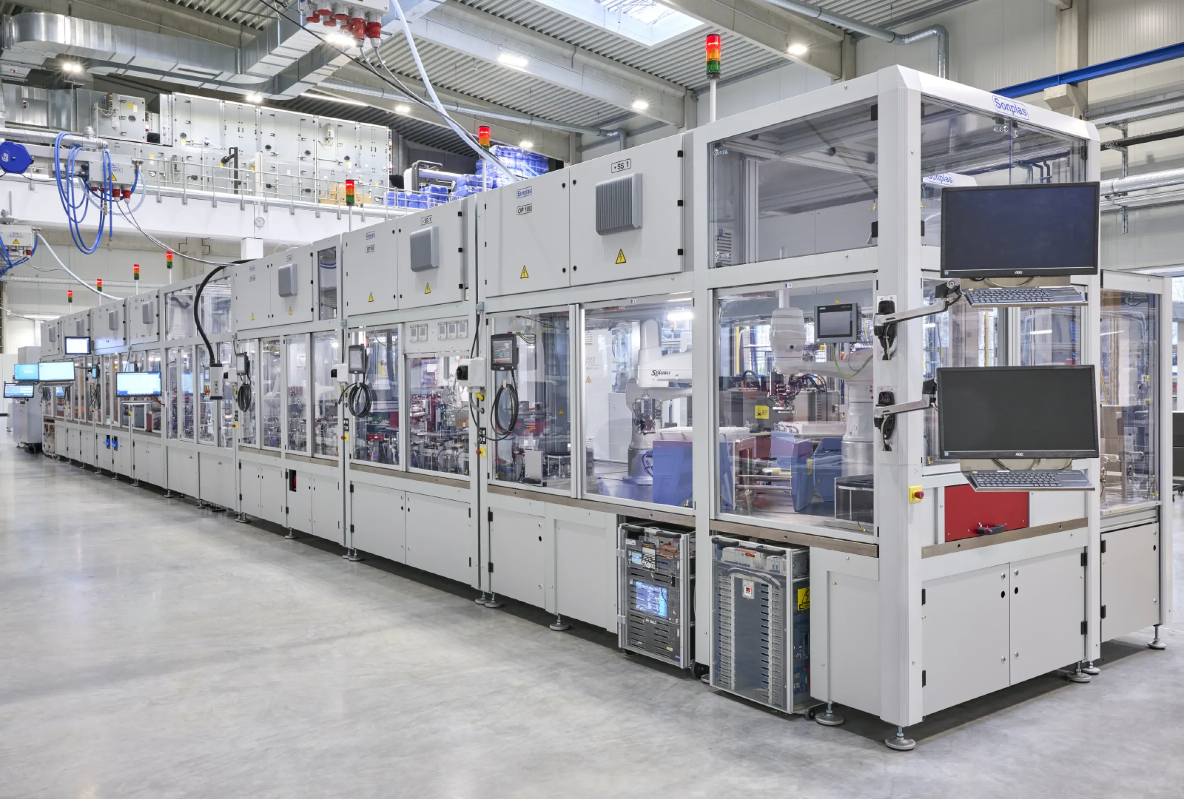 Our assembly systems are designed with a modular architecture, allowing them to be adapted to varying production volumes, product variants, and levels of automation. This ensures stable and reliable processes.