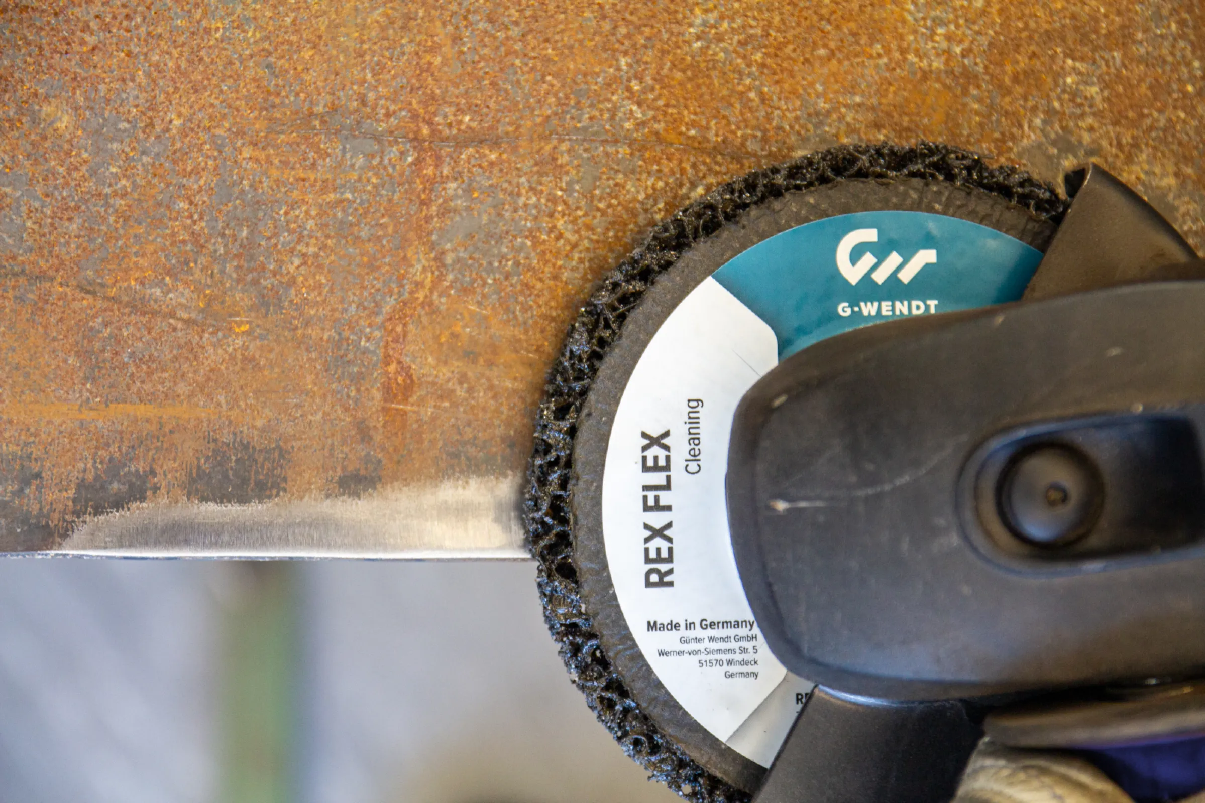 REX Cleaning Disc for heavy-duty removal of rust, corrosion, coatings and surface residues on metal surfaces.