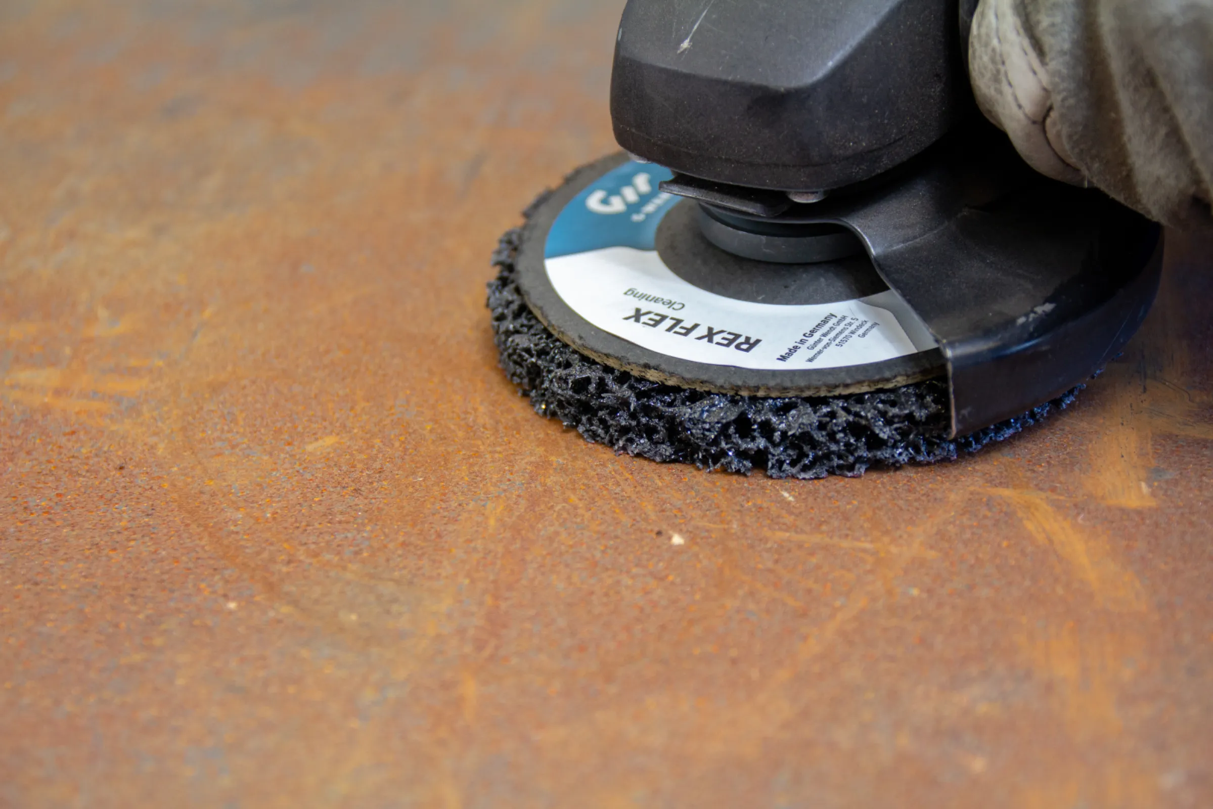Surface Preparation with REX Cleaning Disc