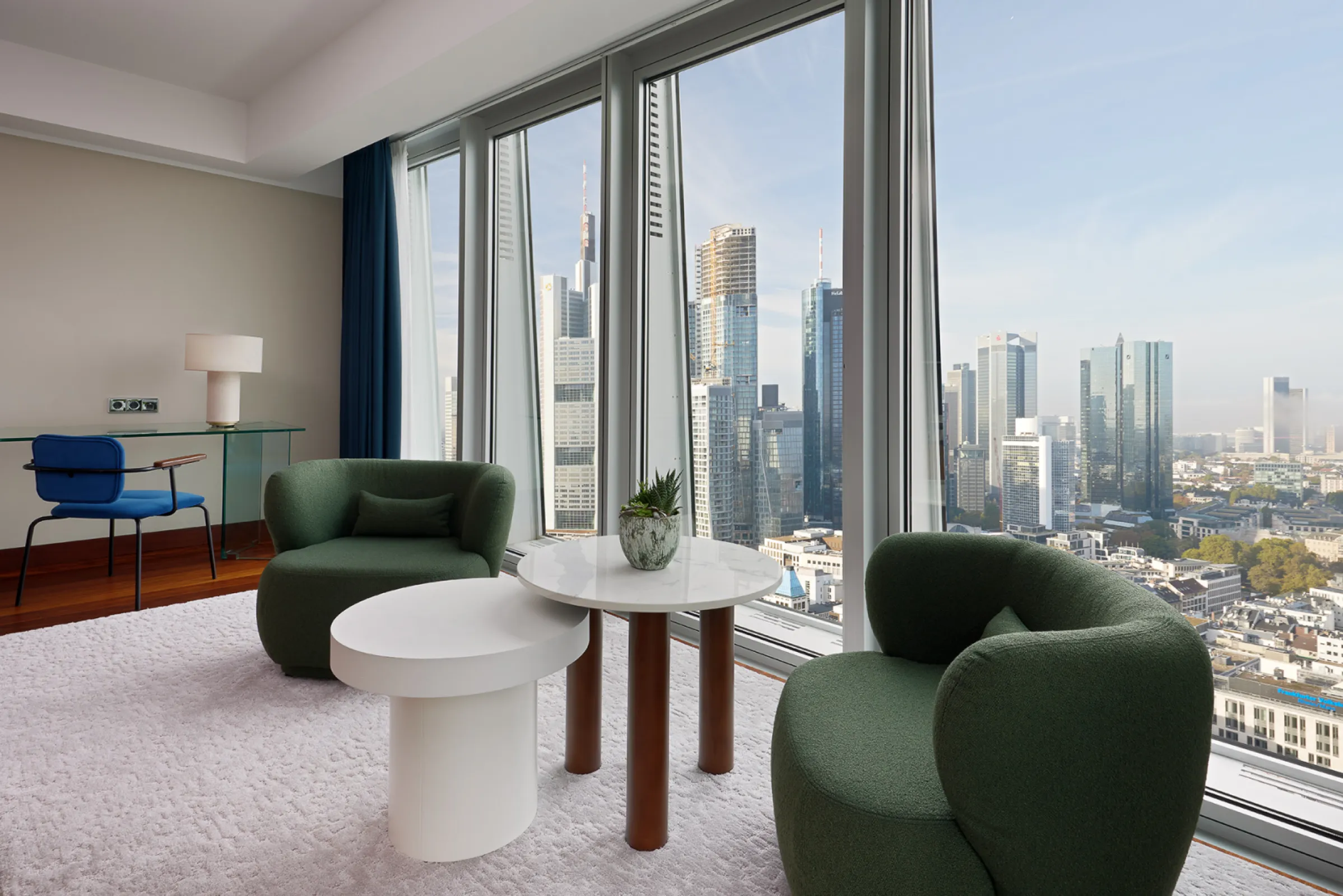 JW Marriott Hotel Frankfurt - Skyline Junior Suite