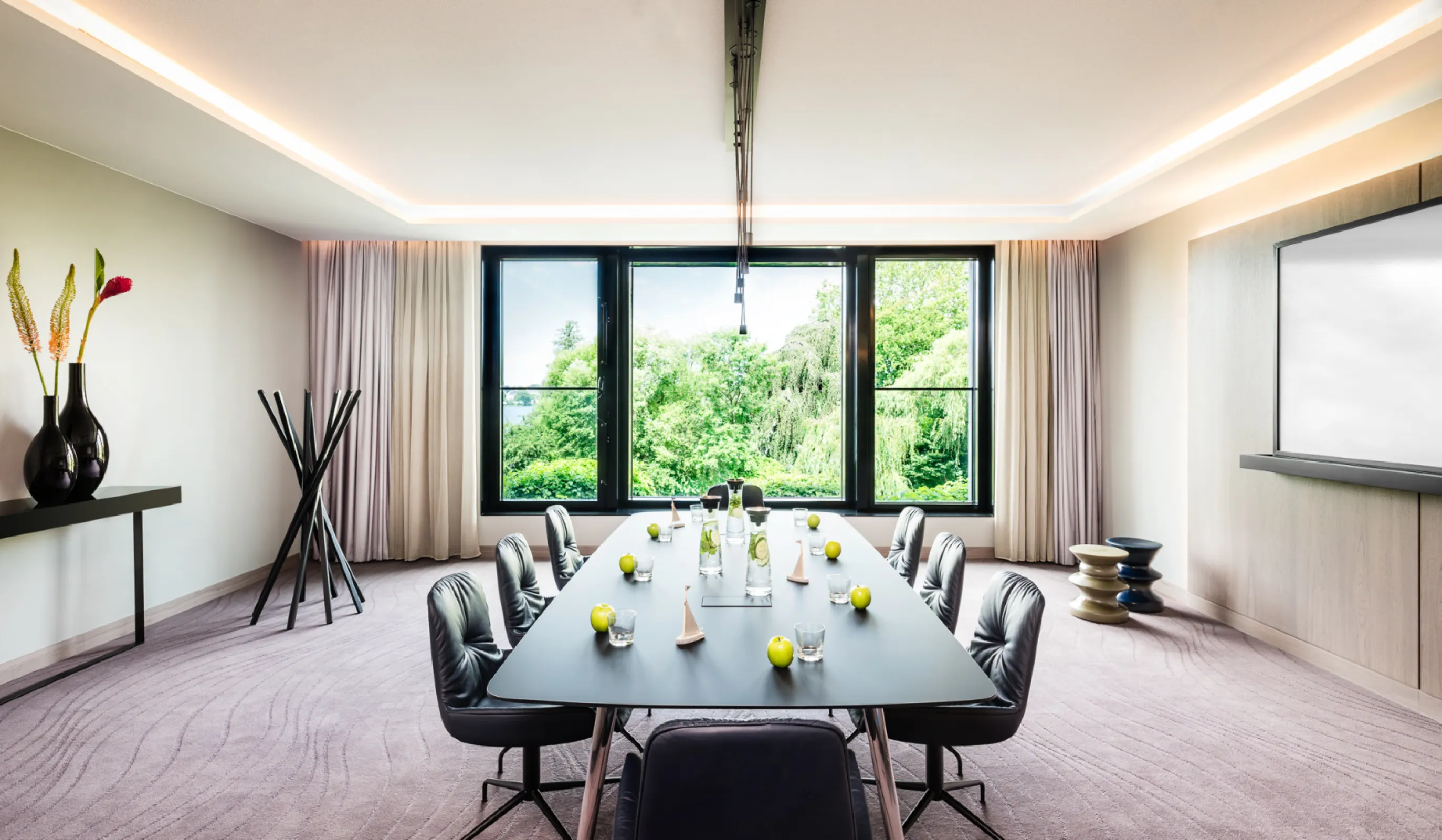 Le Méridien Hamburg - Board Room Level 3 for up to 8 pax
