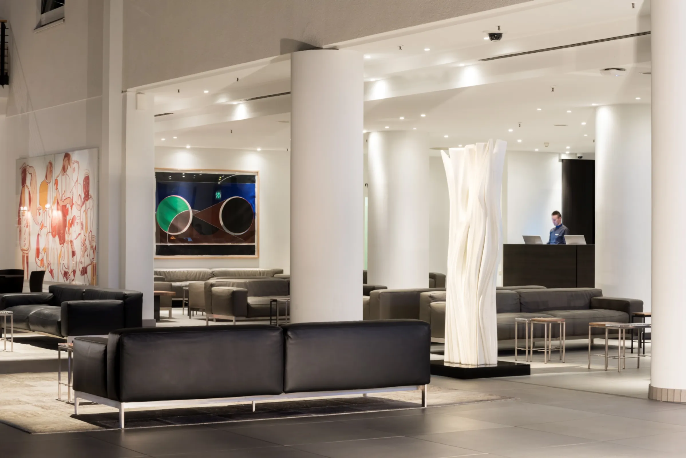 Estrel Hotel - Modern and Upscale