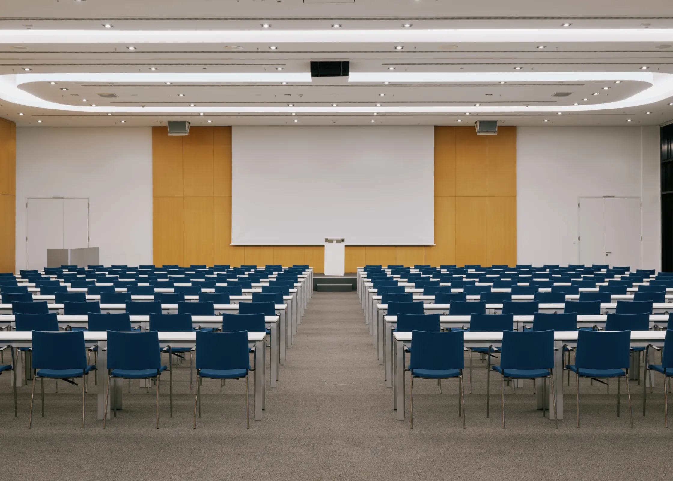 Bonhoeffer hall for up to 600 guests