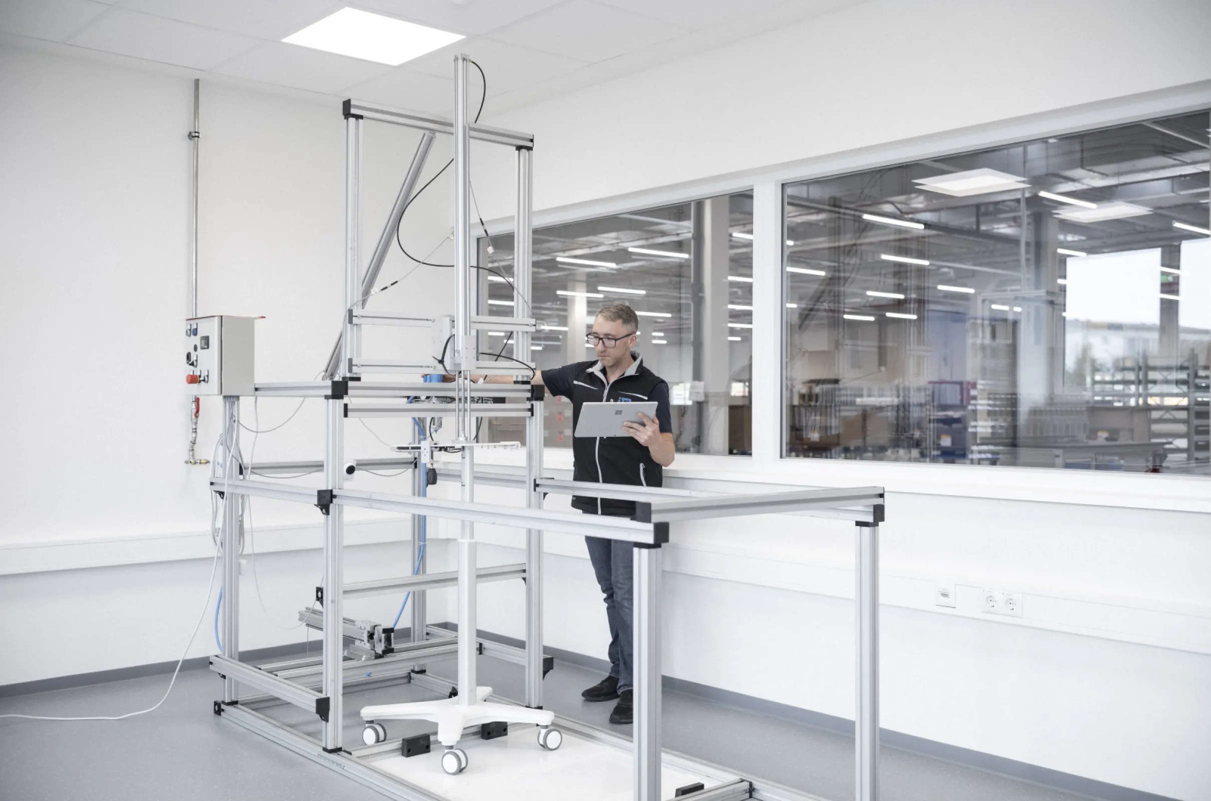 Quality testing of medical cart and mounting solutions