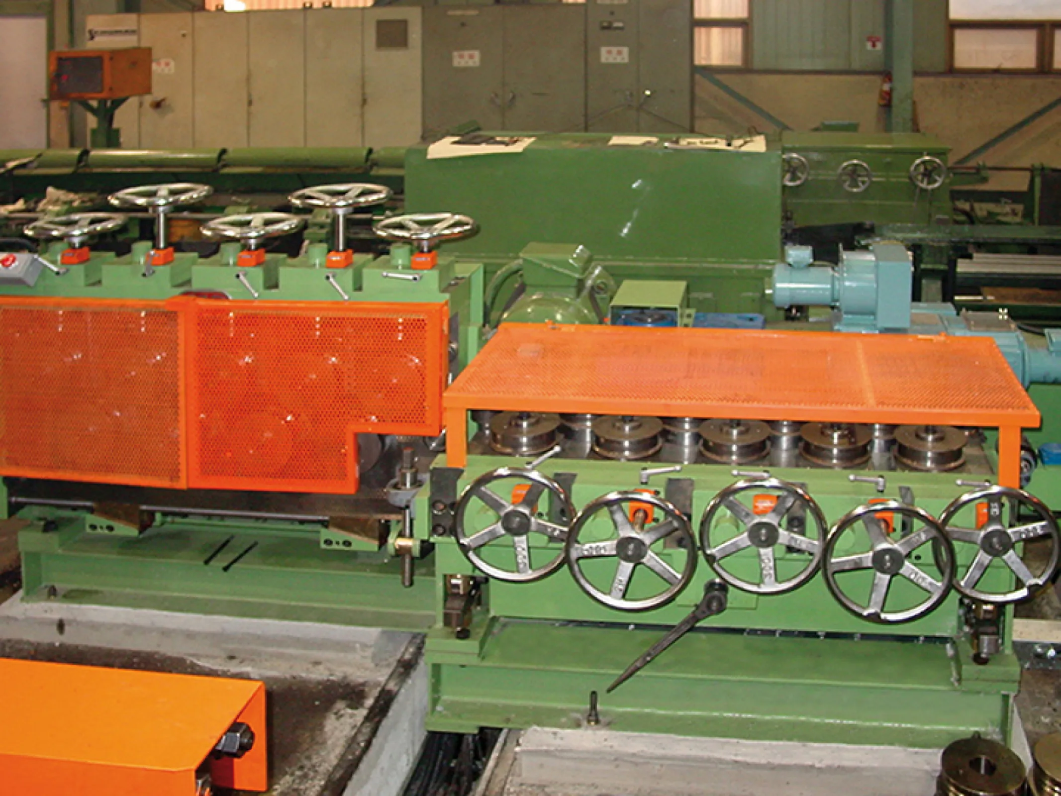 Straightening machine for flat steel, square/hexagonal/special profiles