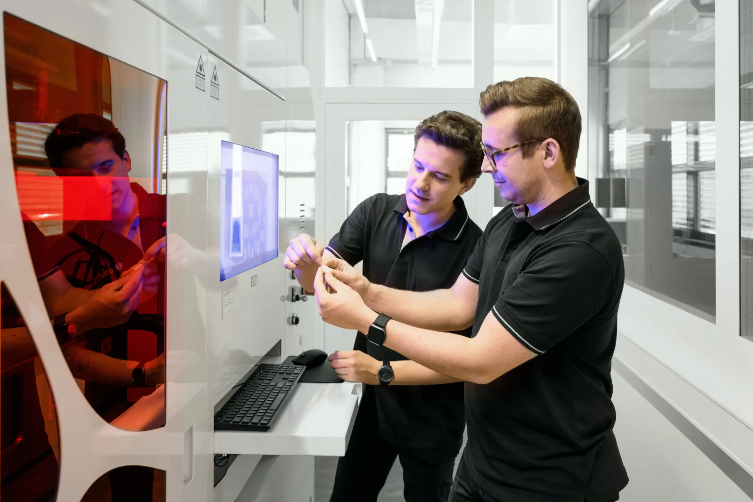 Sinto Advanced Ceramics offers an end-to-end service—from design consultation and optimization to printing, debinding, sintering, and the finished component.