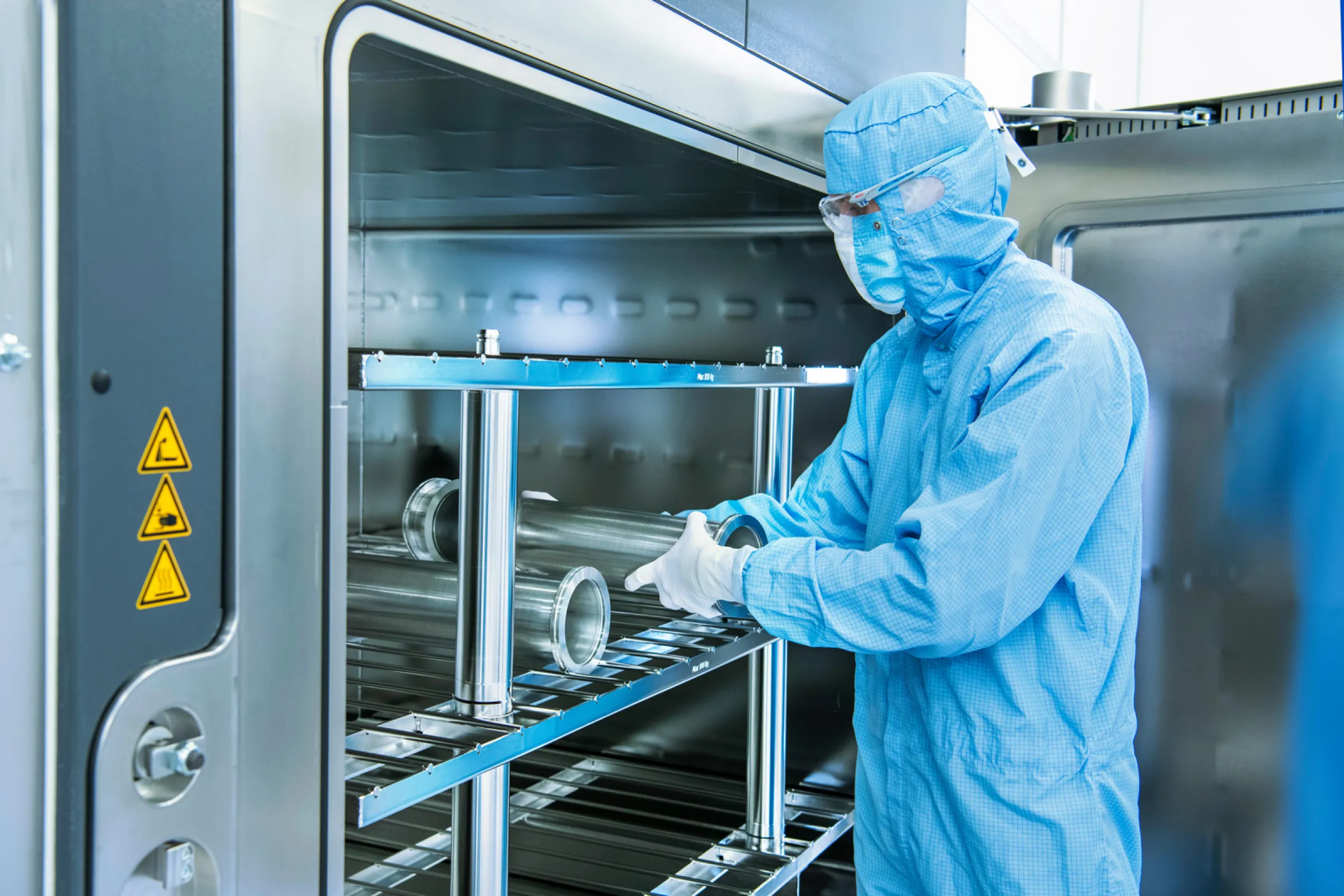 UHP components prepared for inhouse Rest Gas Analysis