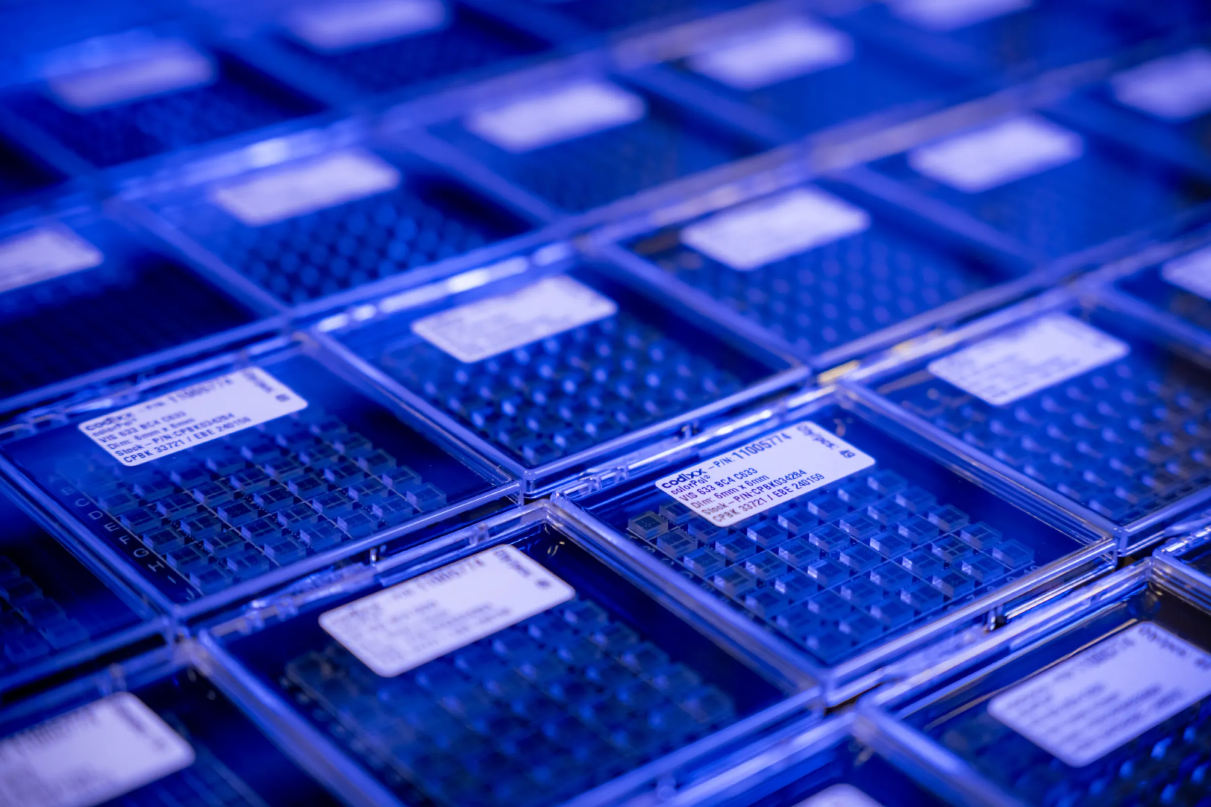 Ready-to-ship colorPol® glass polarizers in chip trays