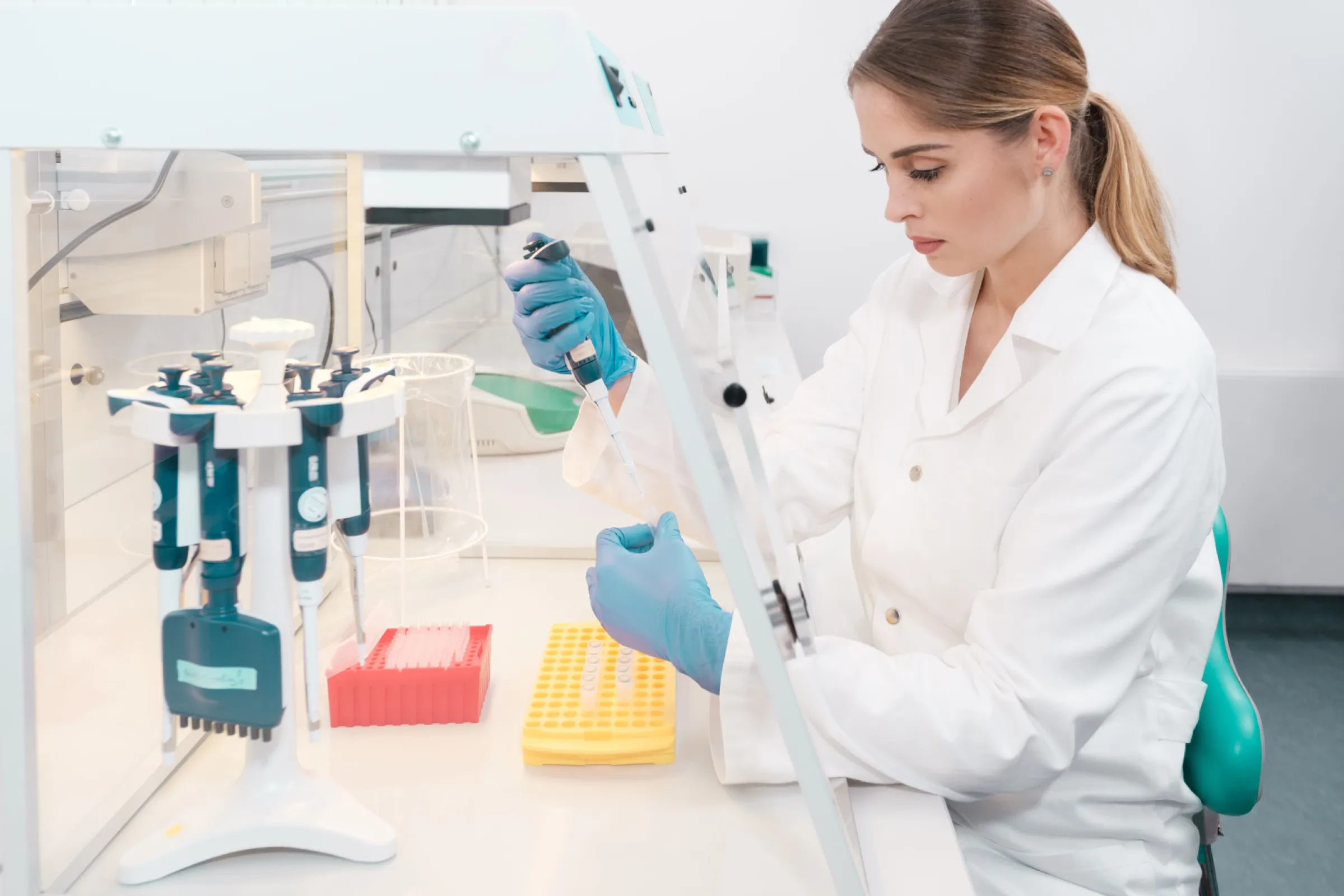Experienced and interdisciplinary experts are available to support with molecular questions.